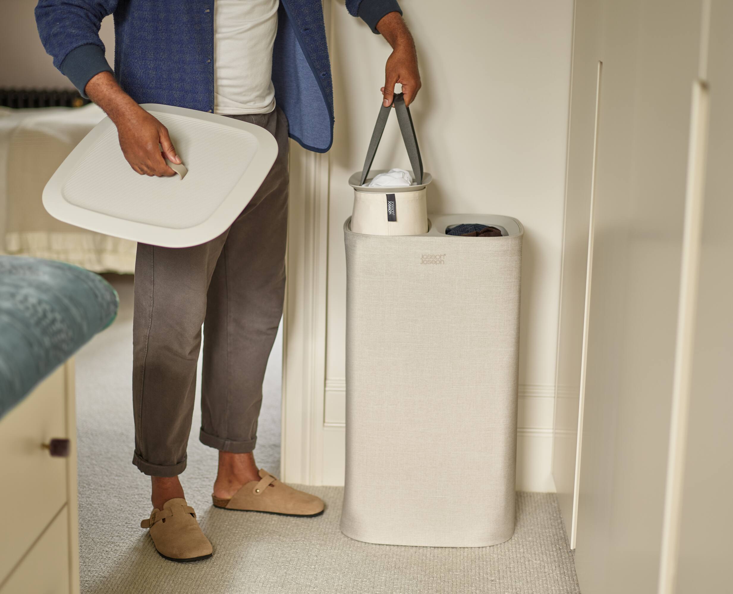 The text on the image is "JOSPOET Joston."