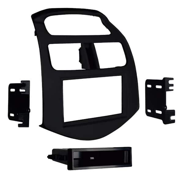 Front. Metra - Dash Kit for Select 2013-2015 Chevrolet Spark DIN DDIN - Black.