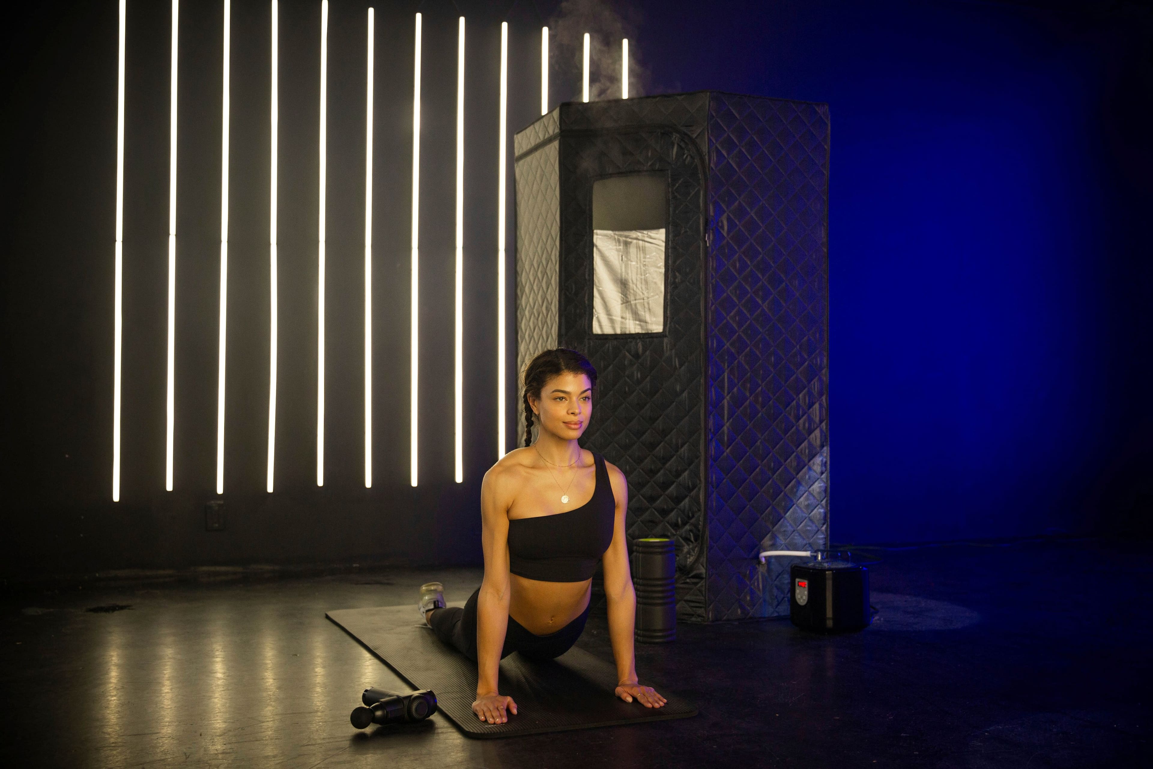 Alt View 4. Saunabox - SmartSteam Kit Pro - Black.