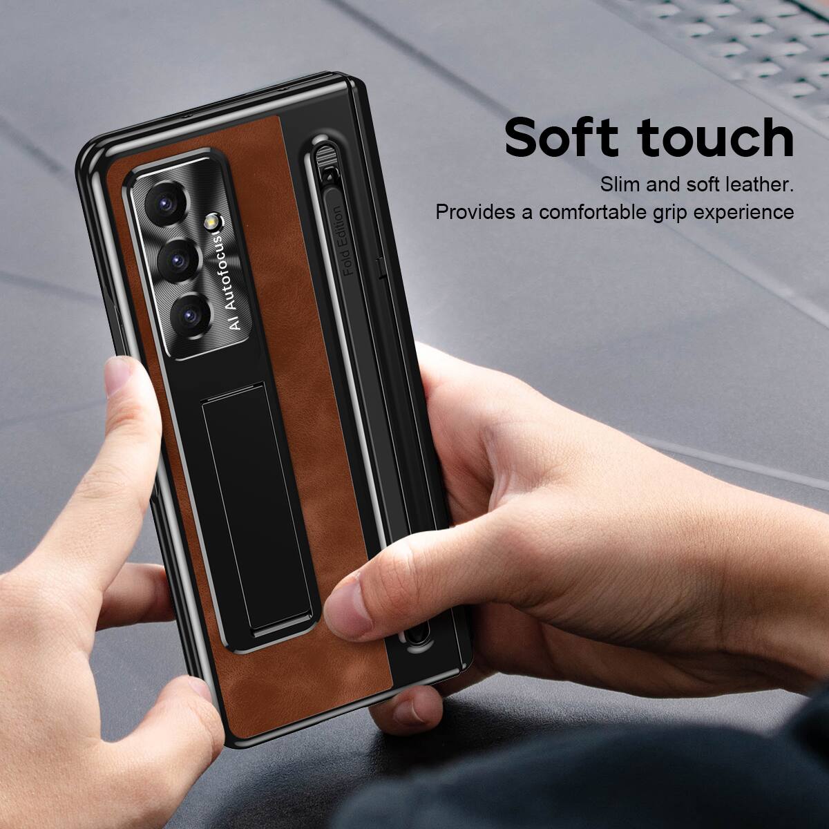 Soft touch  
Slim and soft leather.  
Provides a comfortable grip experience