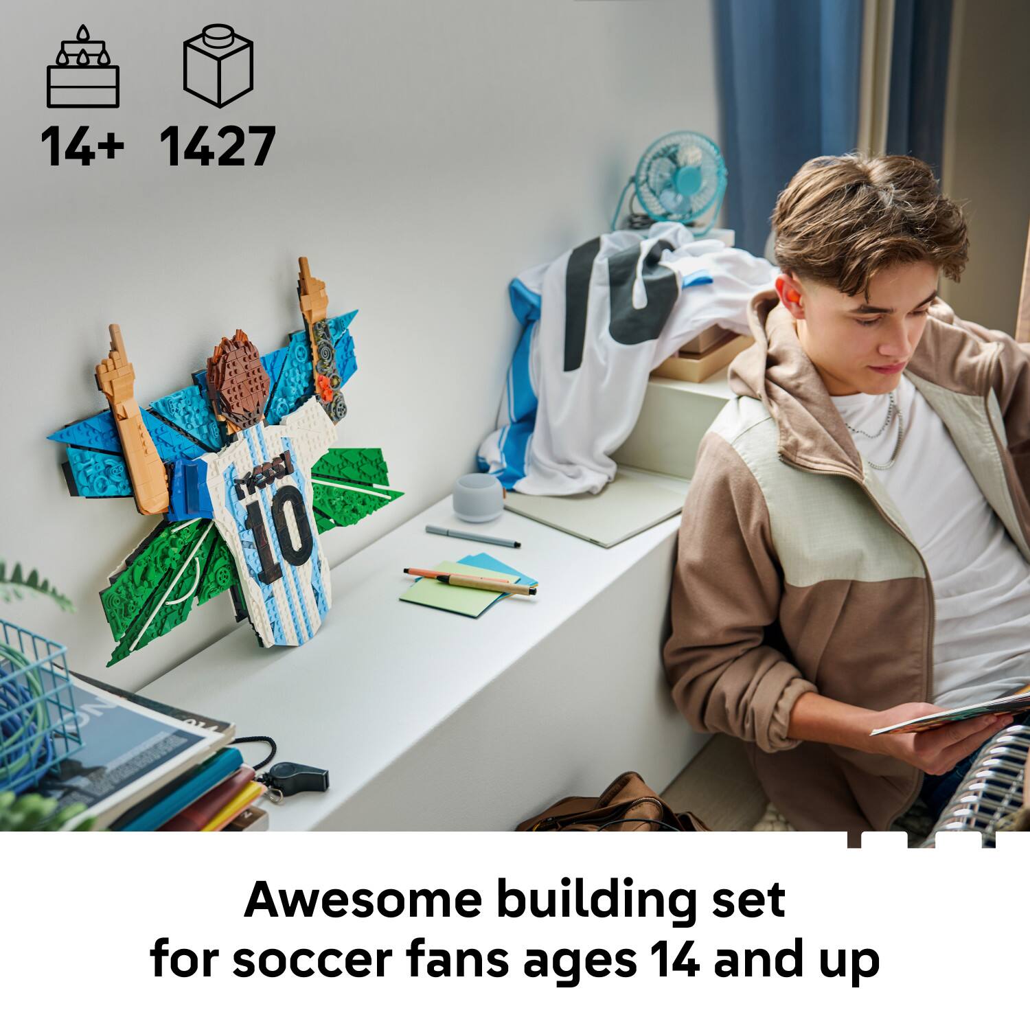 14+ 1427  
Awesome building set for soccer fans ages 14 and up