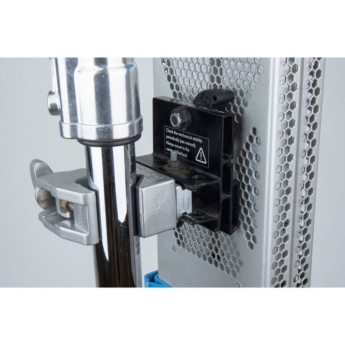 Check the mechanical stability periodically (see manual). Always secure in the frame.