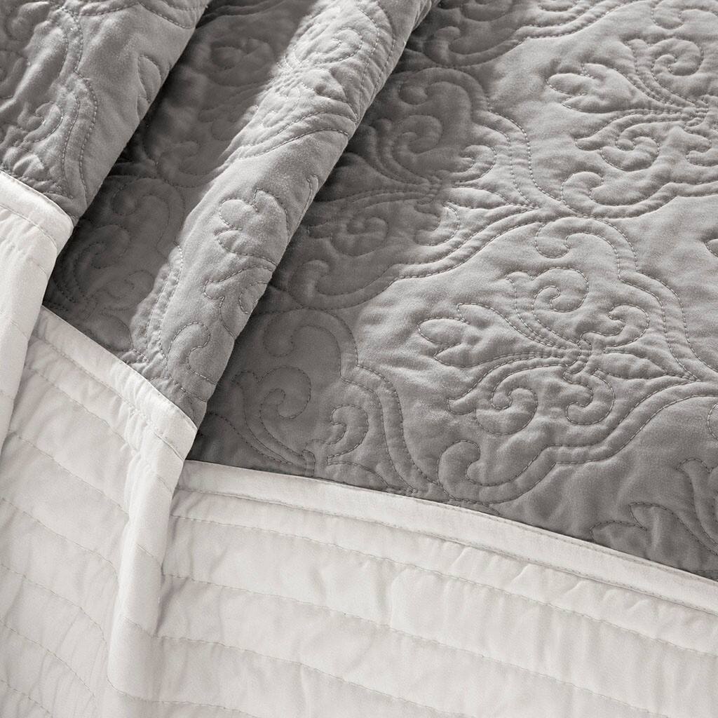 Alt View 5. Gracie Mills - Gracie Mills Colby 7-Piece Quilt Set with Euro Shams and Cozy Throw Pillows - Black.