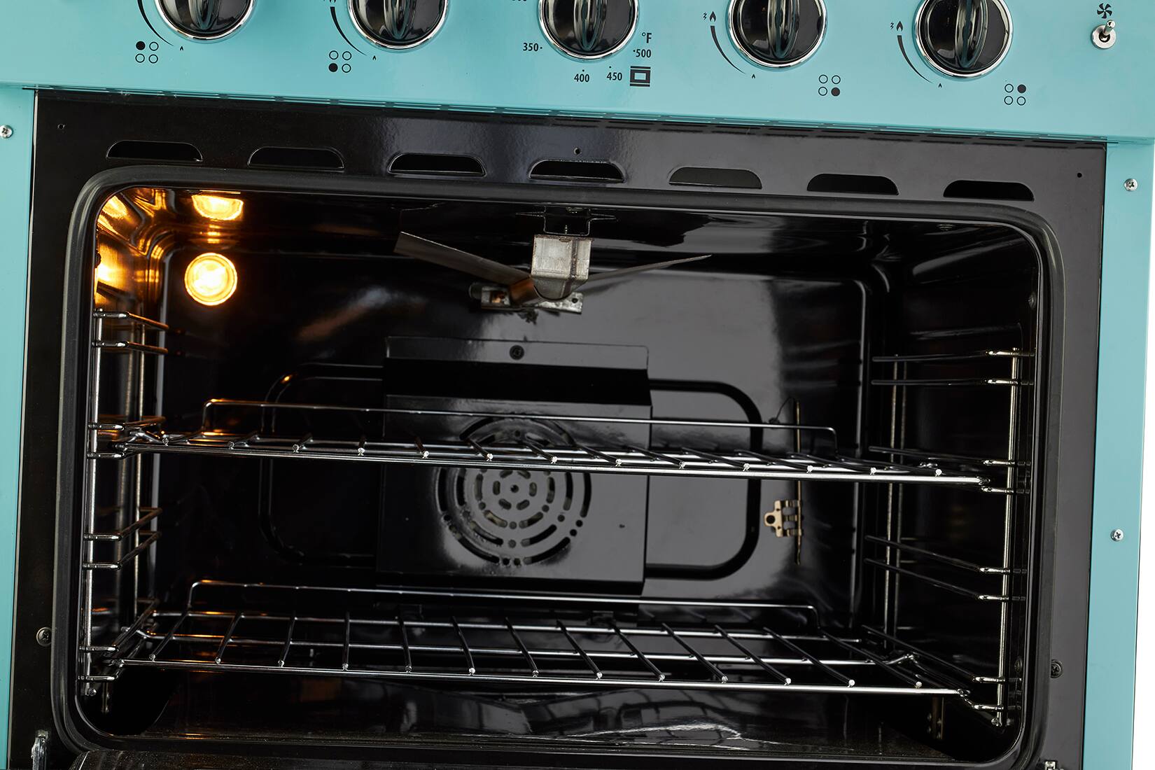 The oven has a temperature range of 350°F to 500°F. The temperature is set at 400°F.