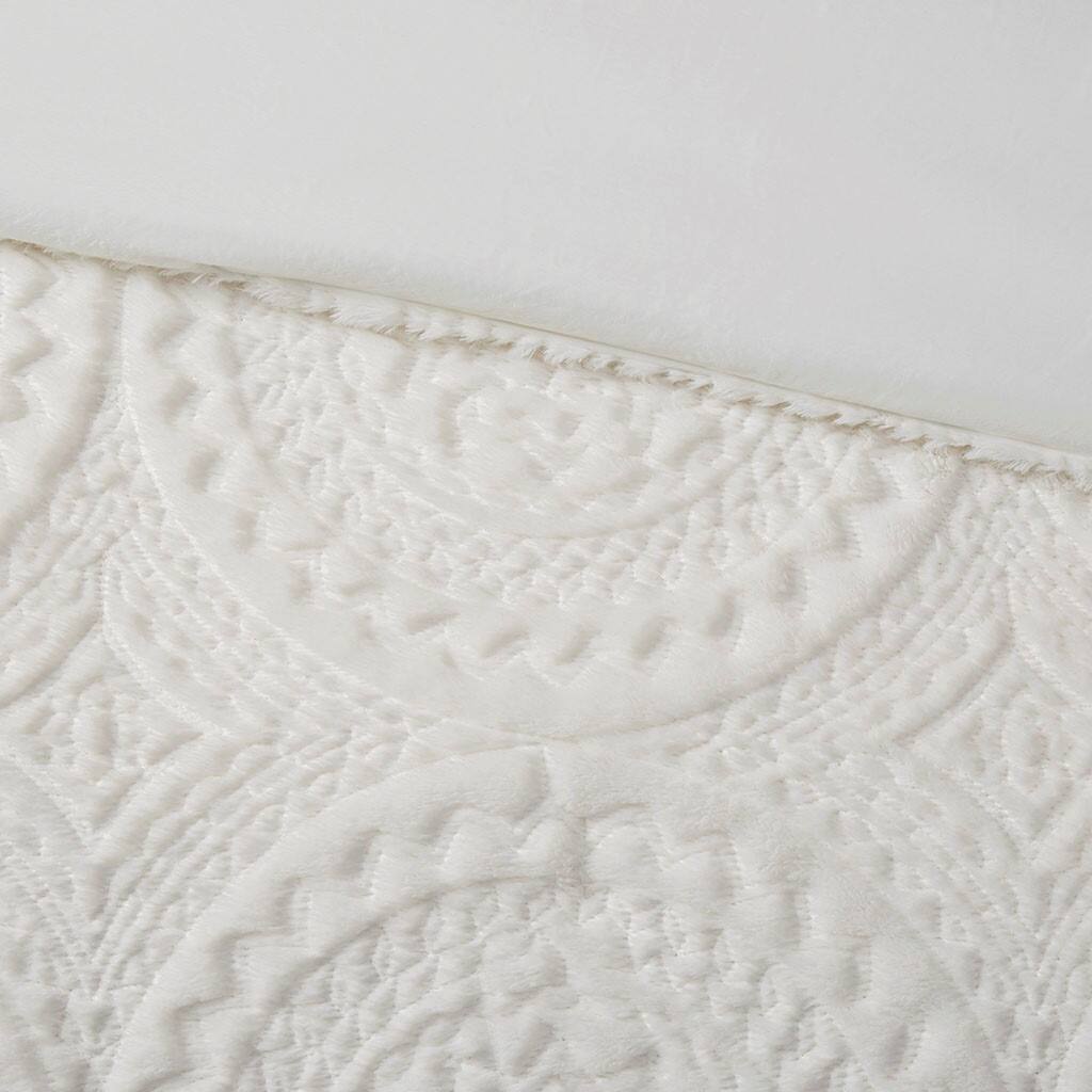 Alt View 5. Gracie Mills - Gracie Mills Blum Faux Fur Medallion Duvet Cover Set - Ivory.