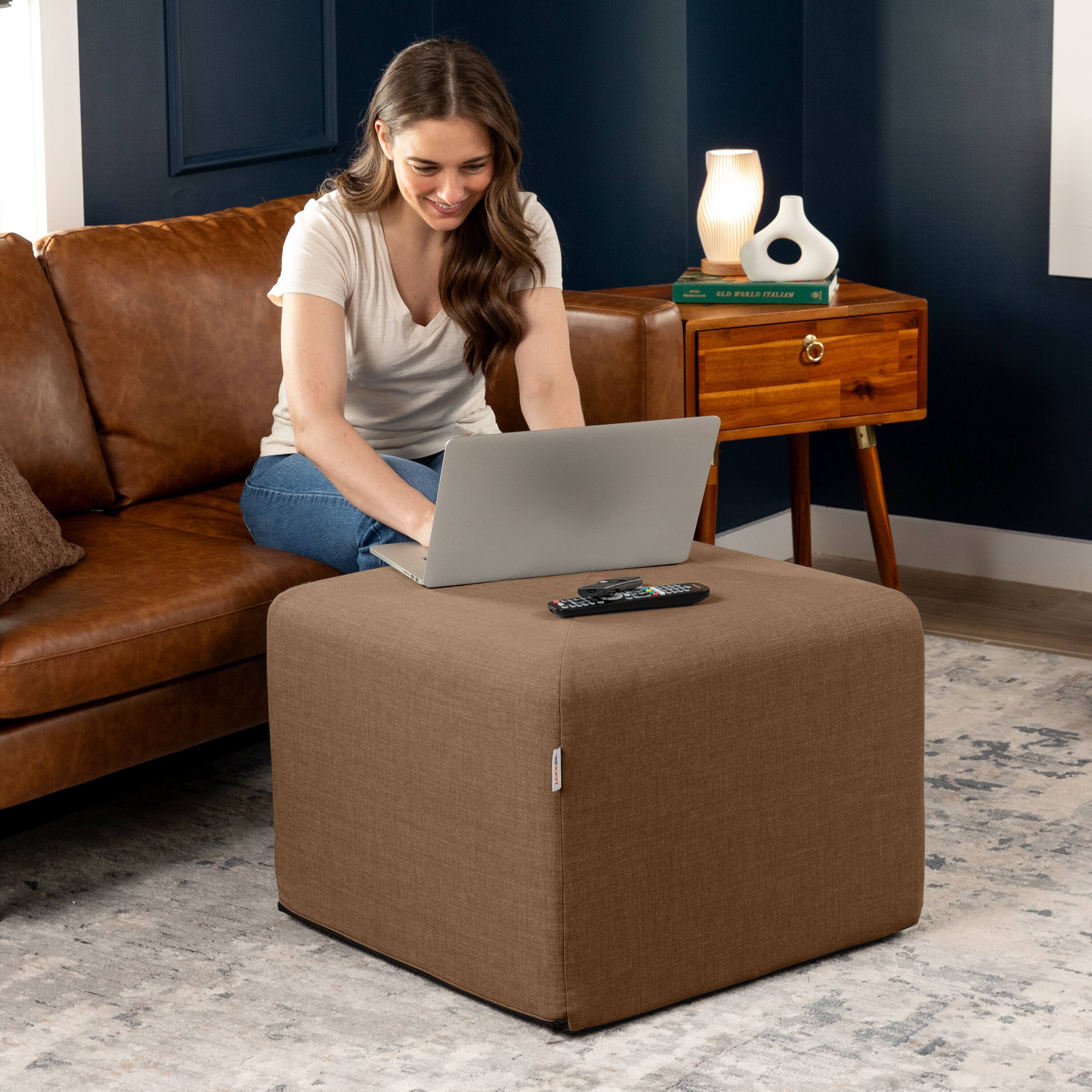 The text on the image reads:

"CA Cacdes l Edce"

This appears to be a misspelling or a corrupted text. The correct text is likely:

"CA Cacdes l Edce"