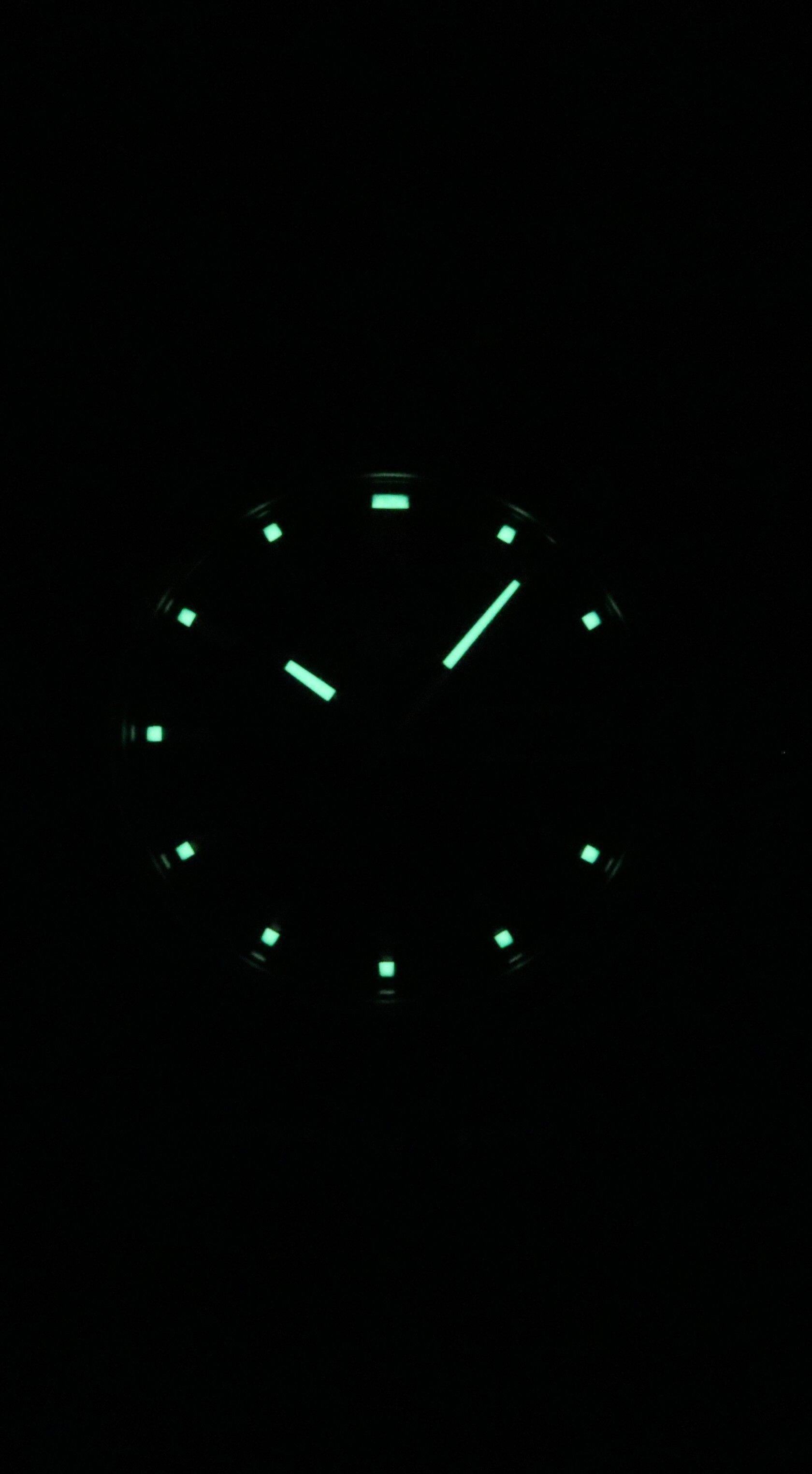 Angle. Seiko - Seiko 5 Automatic 21 Jewels SNK361K1 Mens Watch Day And Date Display Stainless Steel Black Dial 30M - Silver.