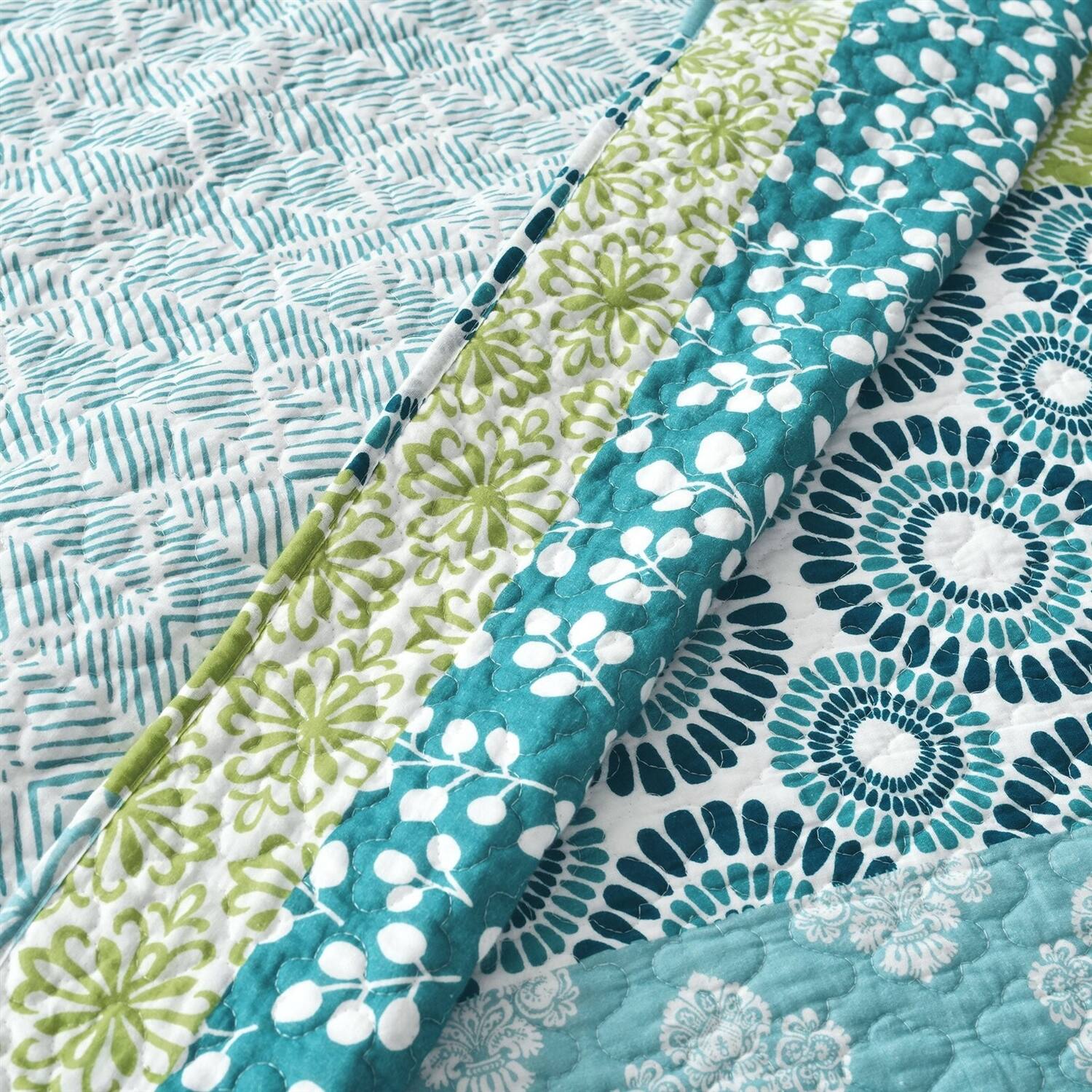 Left. Hivvago - Full/Queen Cotton 3 Piece Reversible Blue White Green Floral Damask Quilt Set - Blue, White, Green.