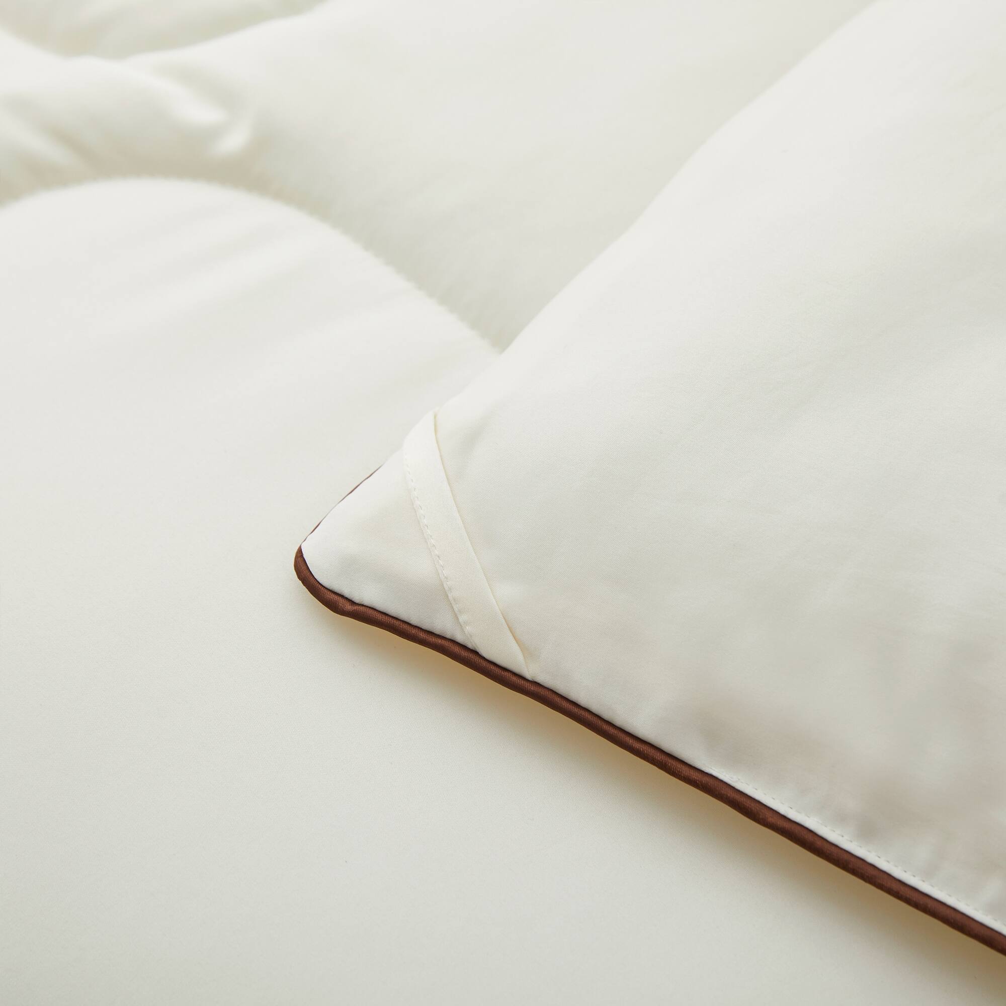 Left. Peace Nest - Peace Nest Lightweight Cool-Touch Satin Comforter Sets with Pillowcases - Cream.