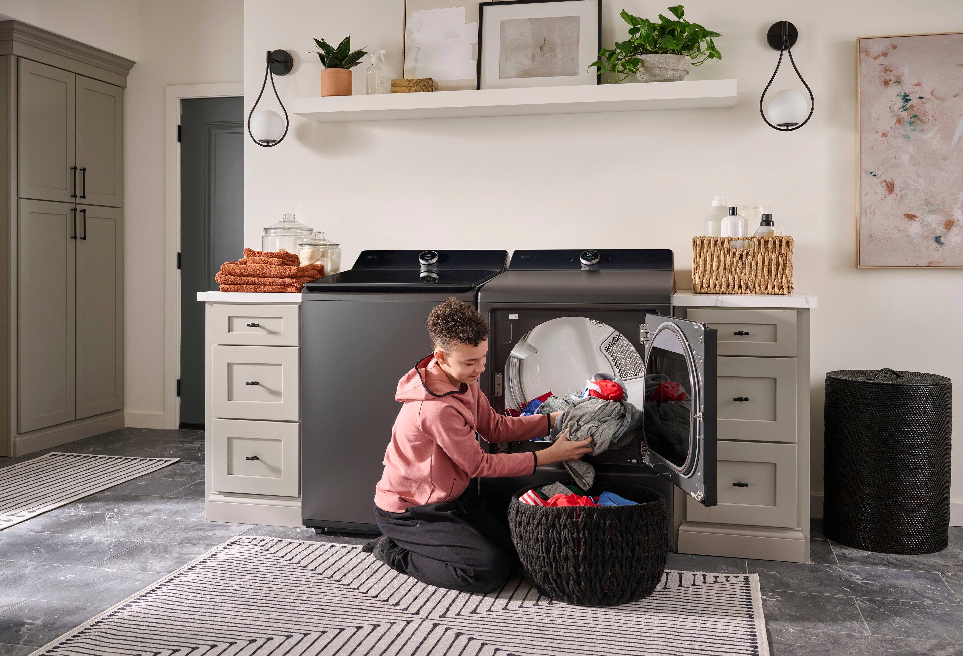 Alt View 31. LG - 7.3 Cu. Ft. Smart Electric Dryer with Steam and EasyLoad Door - Matte Black.