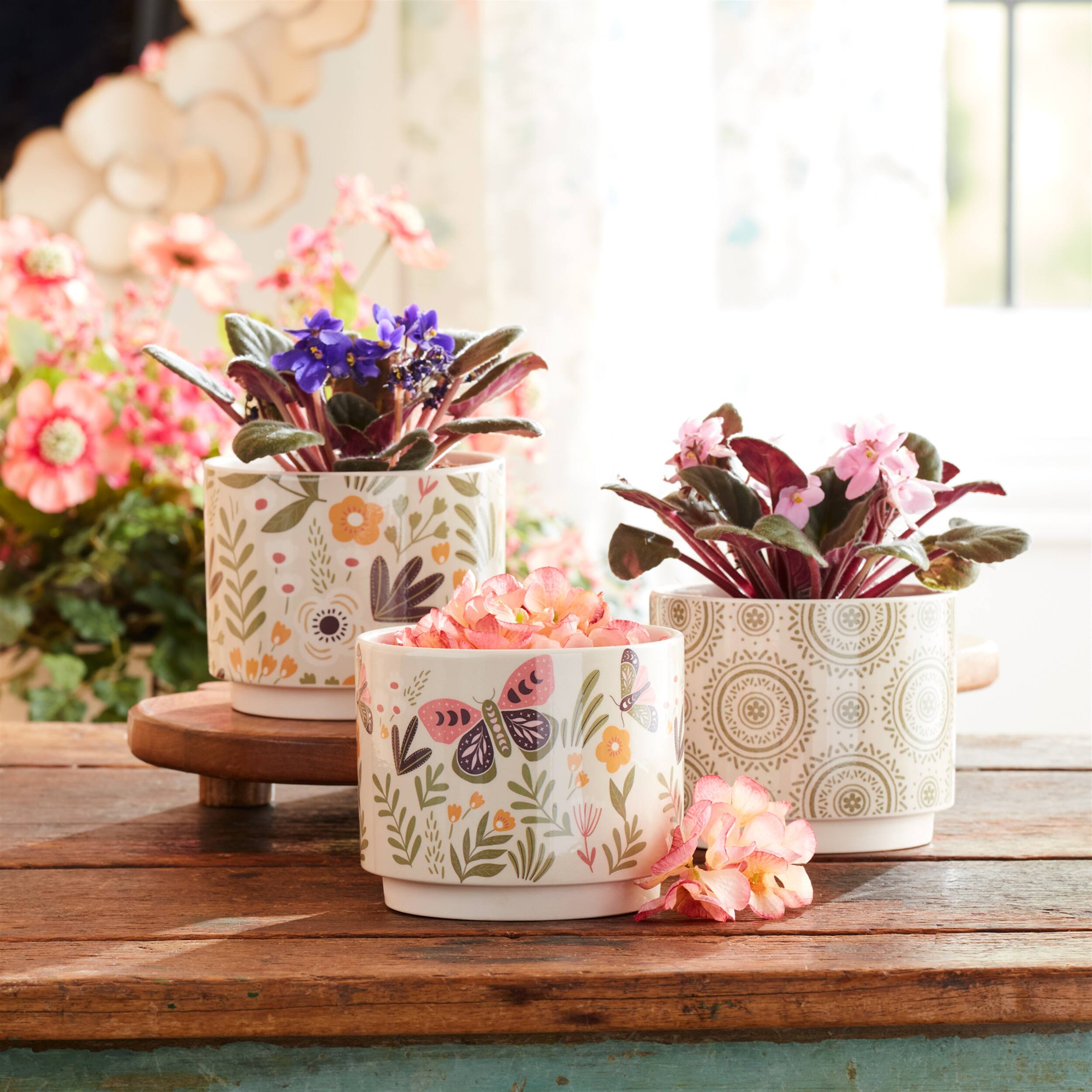 Angle. BreeBe - Stone Floral Patterned Planter (Set of 3) - Beige, Green.