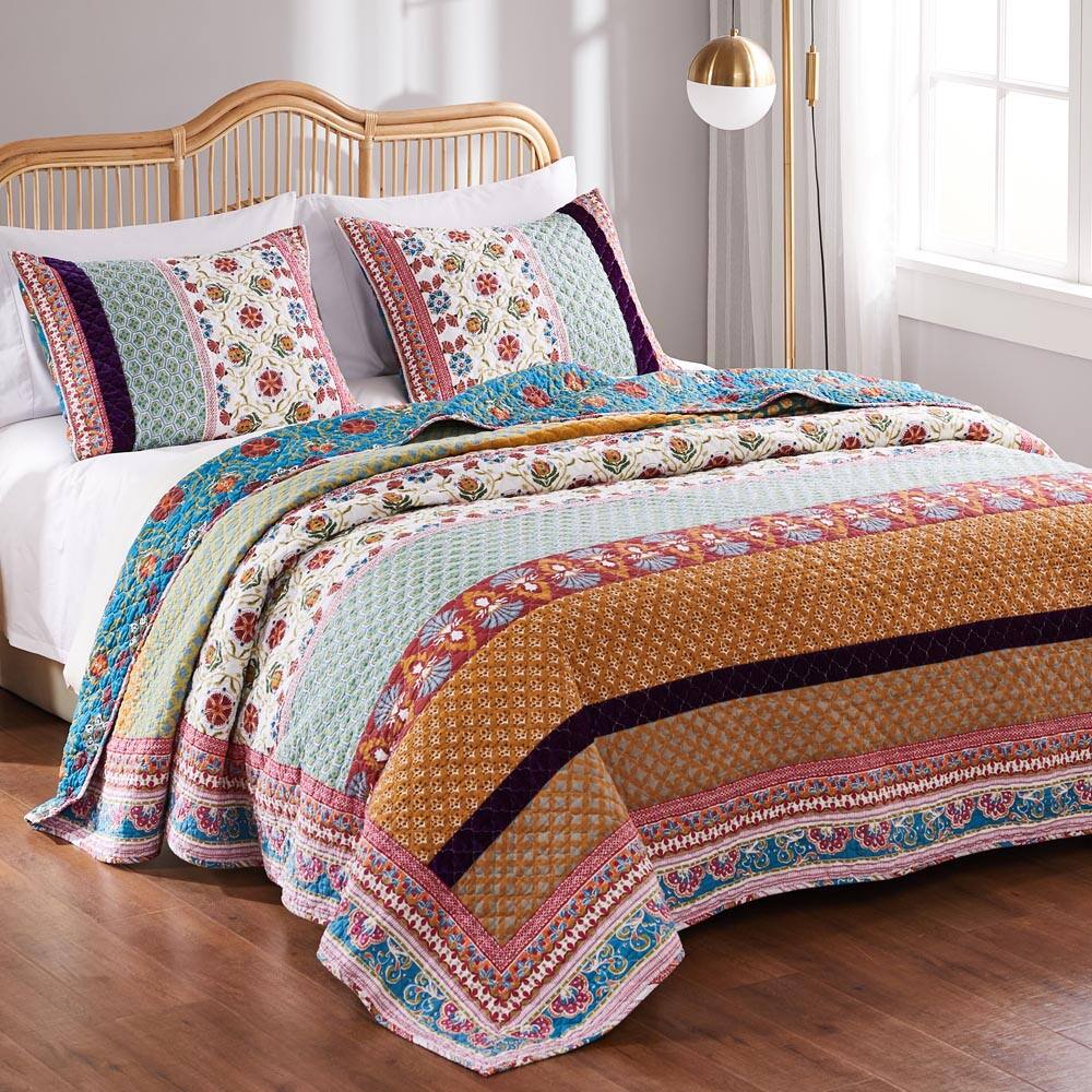 Angle. BreeBe - Thalia Quilt Set 3-Piece King/Cal King - Tango.