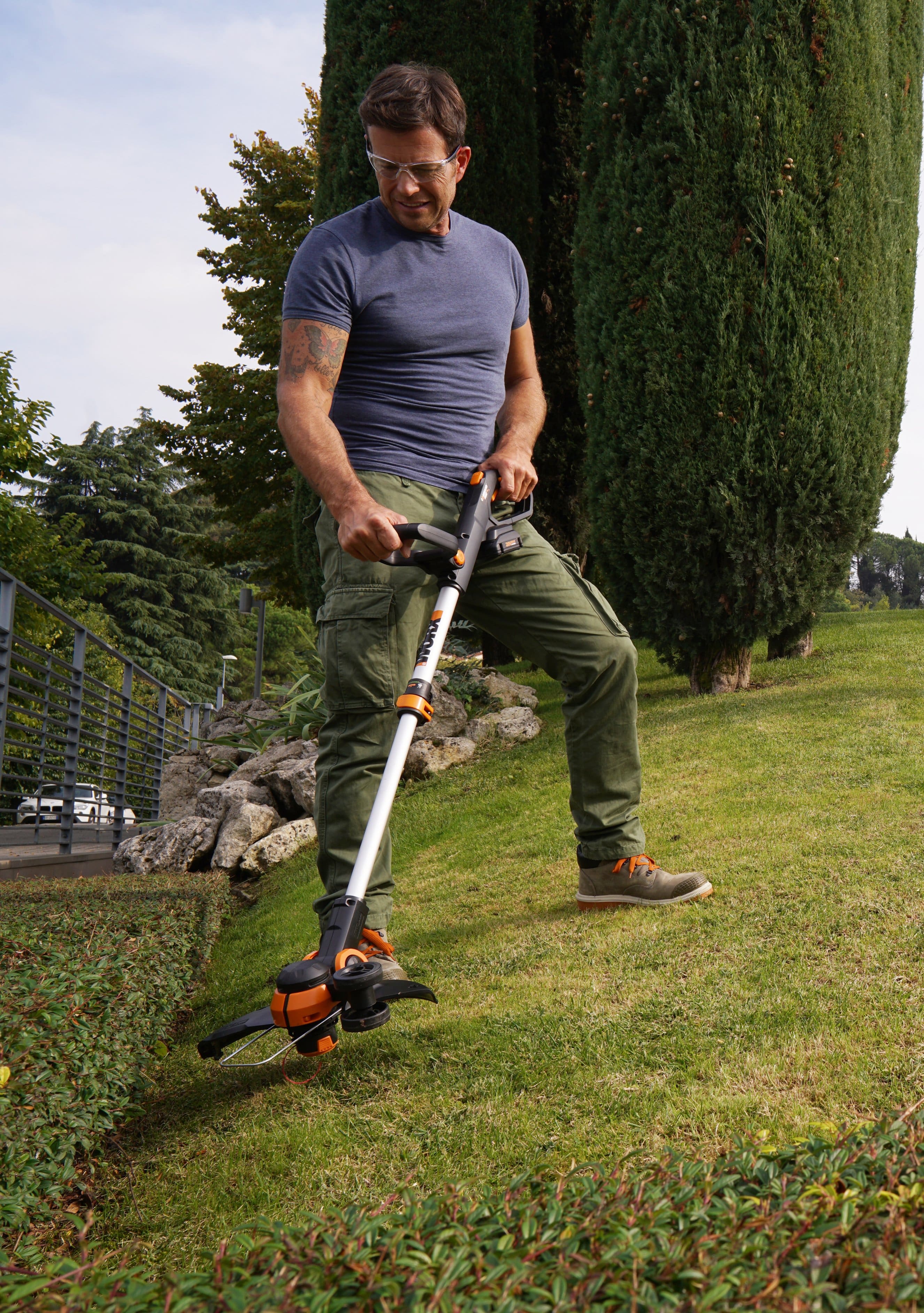 Alt View 14. WORX - 20V 12" Cordless Straight Shaft Grass Trimmer & Edger (1 x 2.0 Ah Battery and 1 x Charger) - Black.
