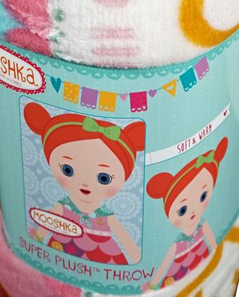 SHka  
MOOSHka  
SUPER PLUSH™ THROW  
SOFT & WARM