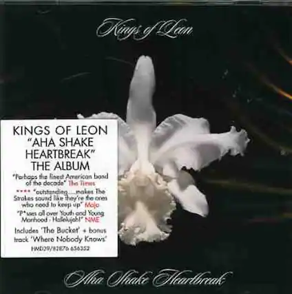 Kings of Leon
"AHA SHAKE HEARTBREAK"
THE ALBUM
*Perhaps the finest American band of the decade*
The Times
*Outstanding... makes The Strokes sound like they're the ones who need to keep up*
Mojo
*P*
*sses all over Youth and Young Manhood*
Hallelujah!
NME
Includes 'The Bucket' bonus track "Where Nobody Knows"
HM039/2180 49522
Aha Shake Heartbreak