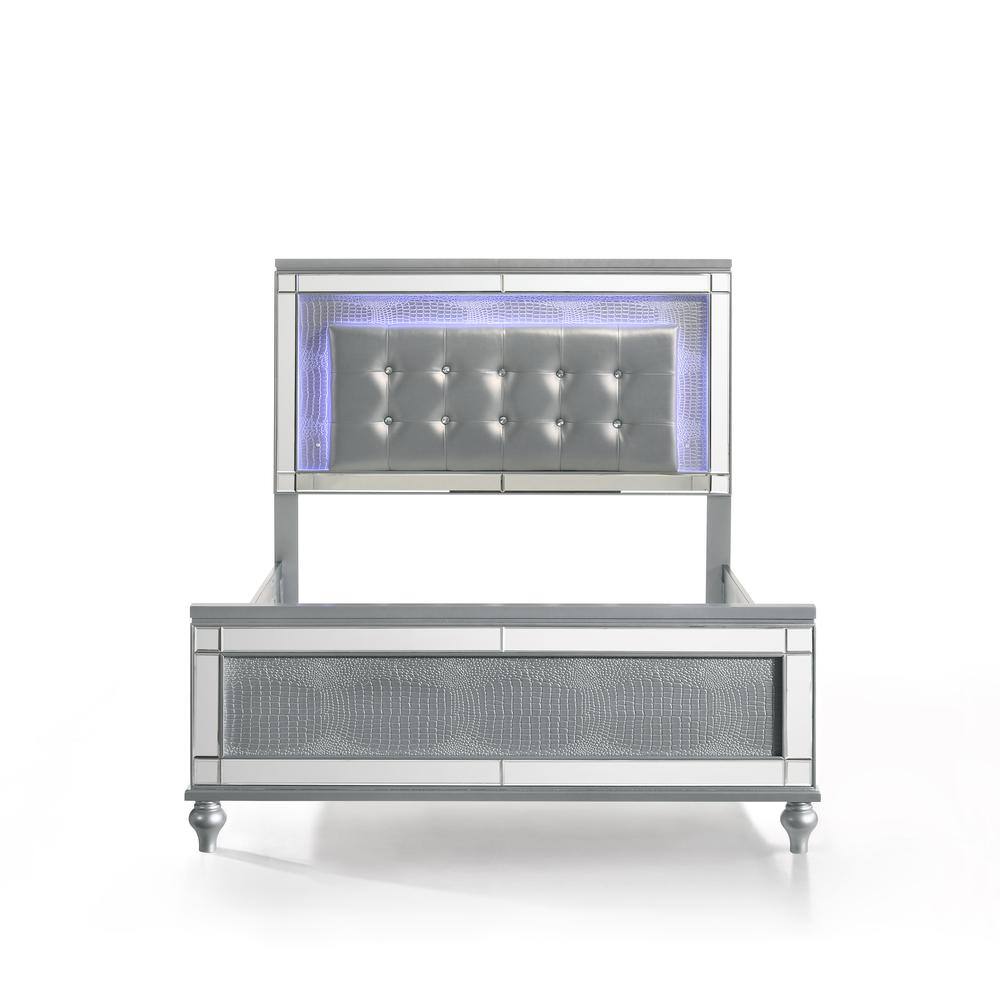 Left. New Classic Furniture - Furniture Contemporary Solid Wood 4/6 Full Bed in Silver - Silver.