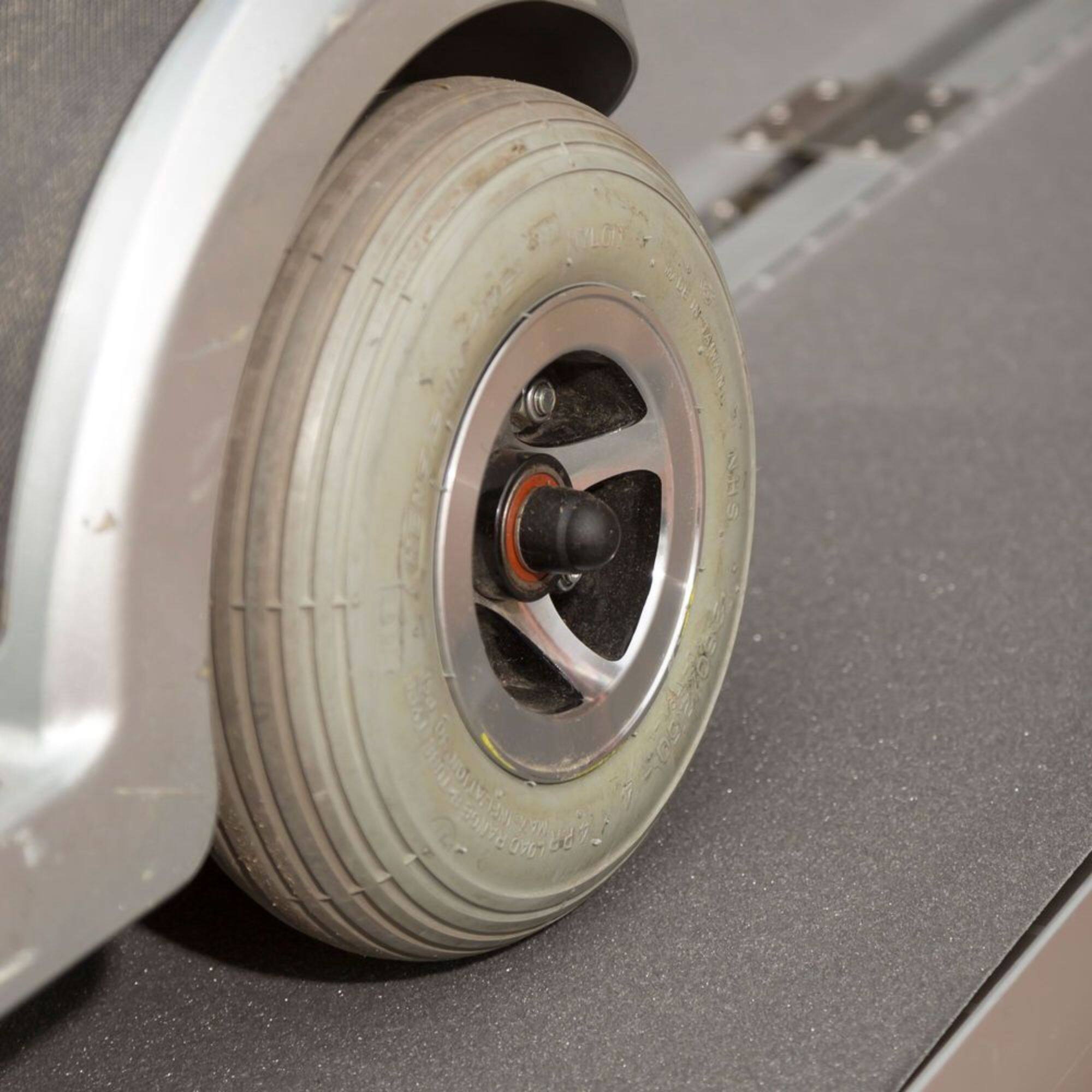 The text on the image appears to be:

"RURCA SUN SOOE I EON Q9G bd"