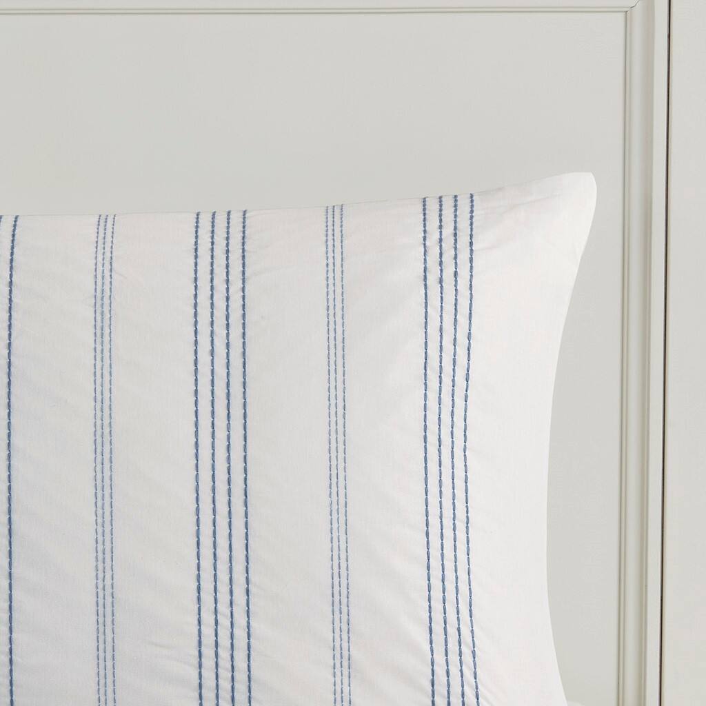 Alt View 3. Gracie Mills - Gracie Mills Ellison 5-Piece Stripe Cotton Jacquard Duvet Set - White/Blue.