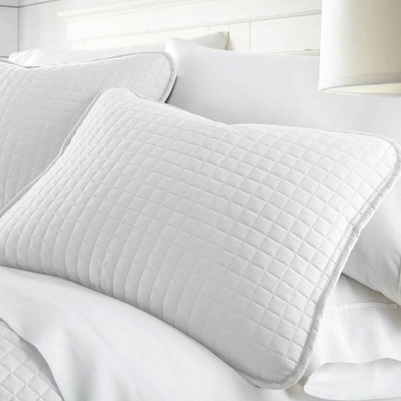 Left. Hivvago - Twin/Twin XL Lightweight White Ultra Soft 2-Piece Microfiber Quilt Set - White.