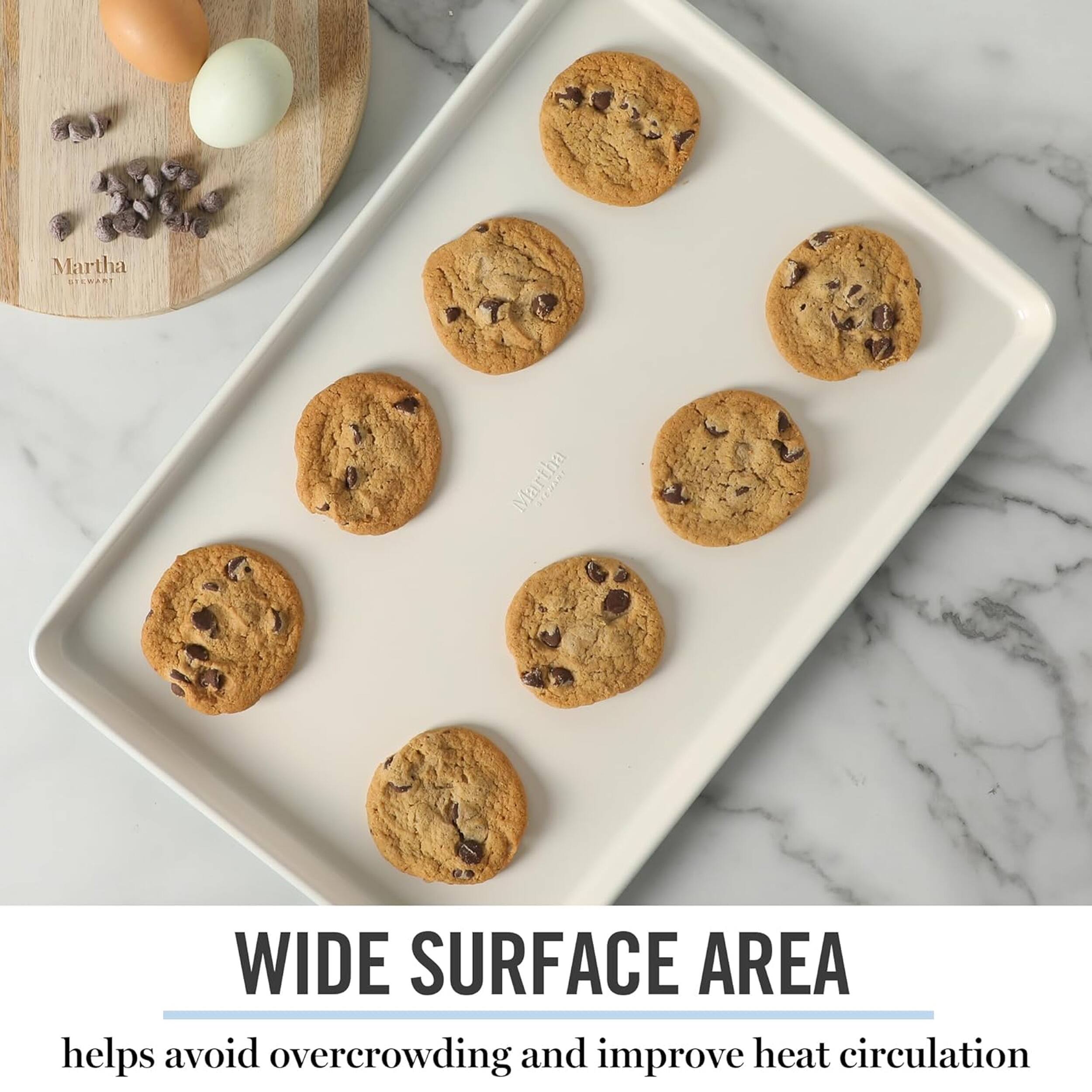 Martha Stewart Wide Surface Area helps avoid overcrowding and improve heat circulation.