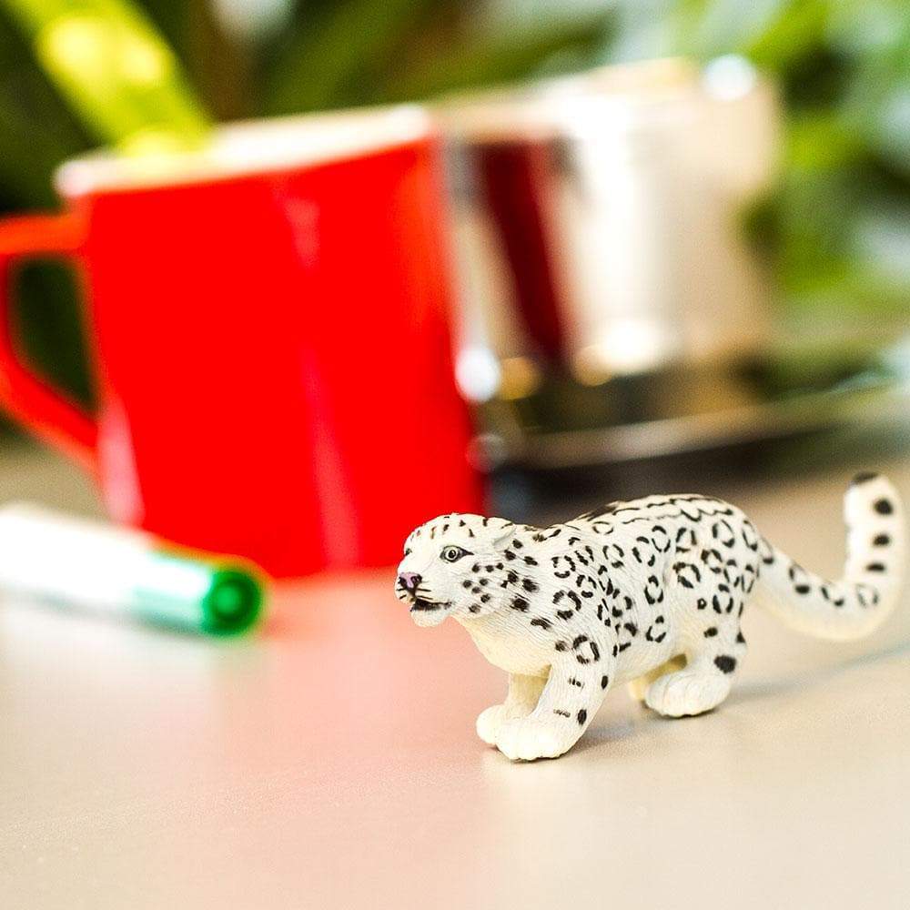 Angle. Safari Ltd. - Snow Leopard Toy Figurine.