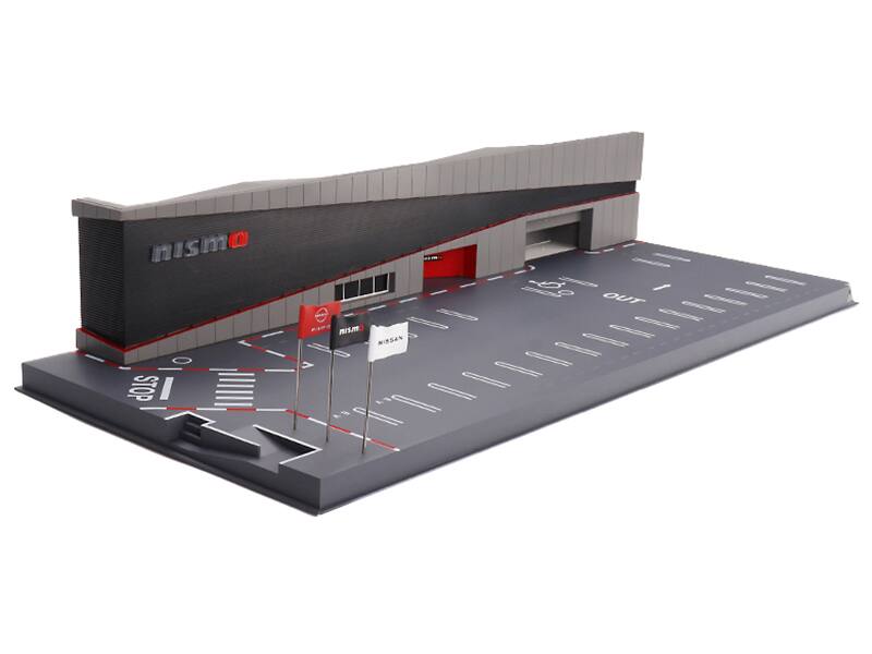 nismo  
STOP  
NISSAN  
OUT