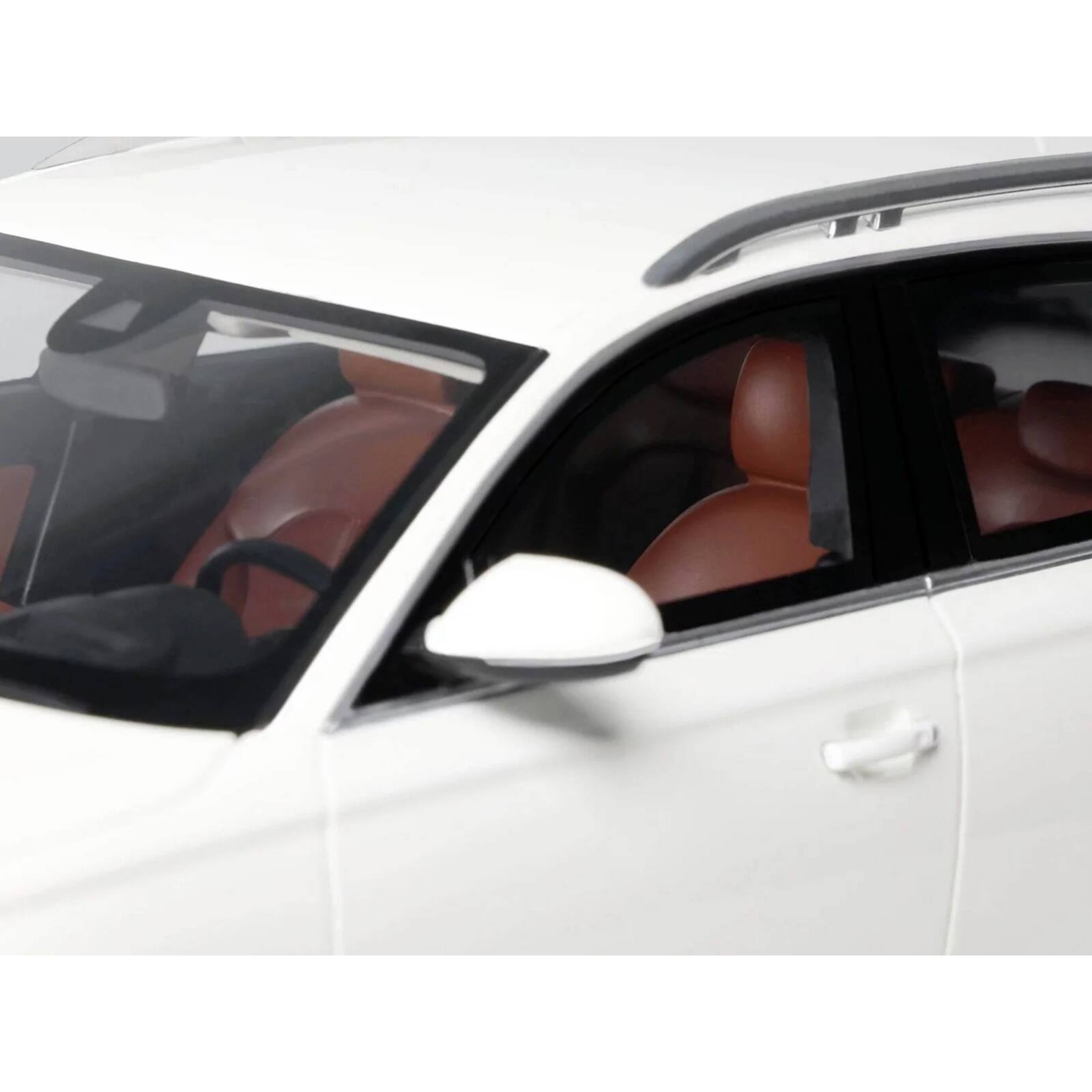 Alt View 2. Otto Mobile - 2015 Audi C7 All Road Ibis White 1/18 Model Car by Otto Mobile.