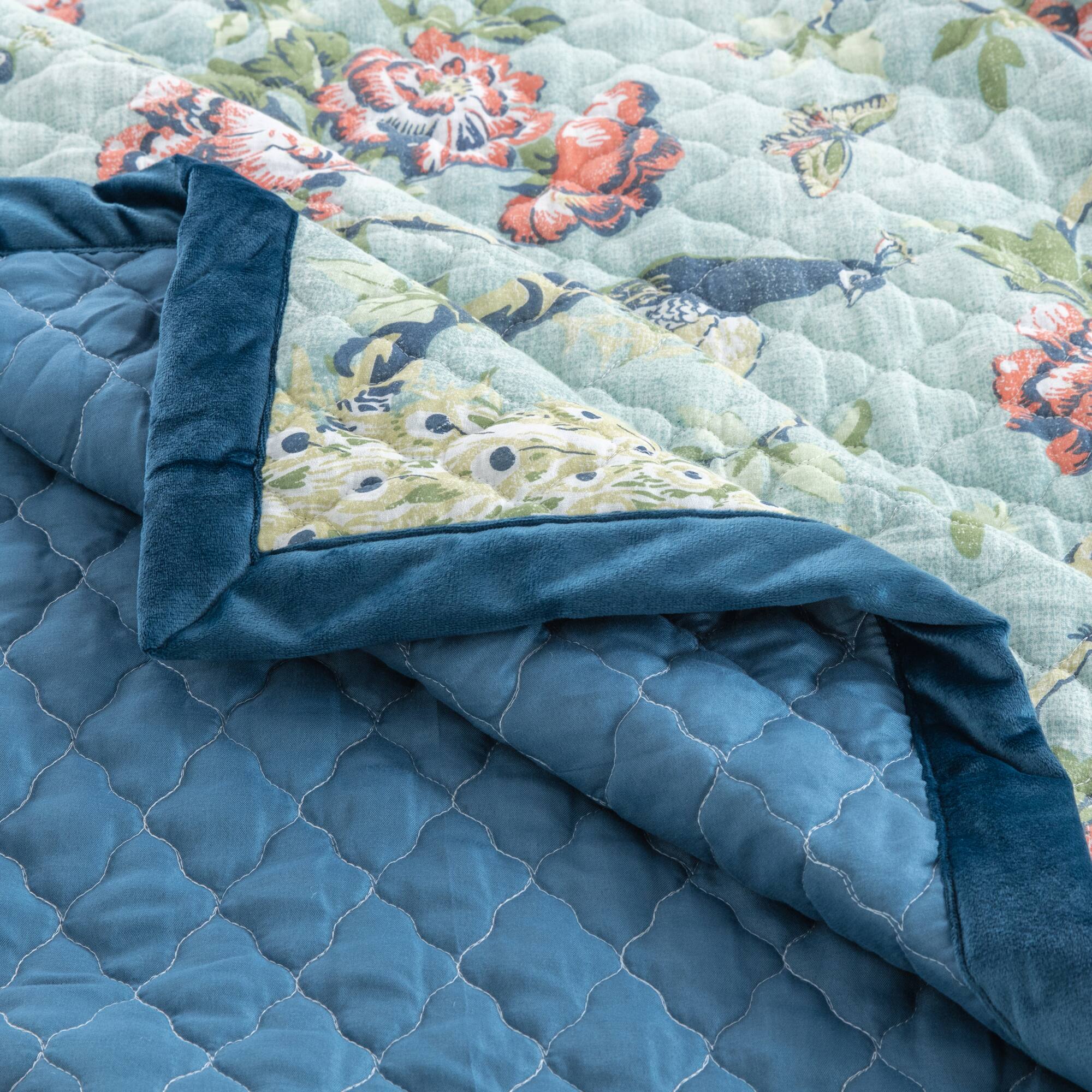 Left. BreeBe - Pavona Quilt Set 3-Piece Full/Queen - Jade.