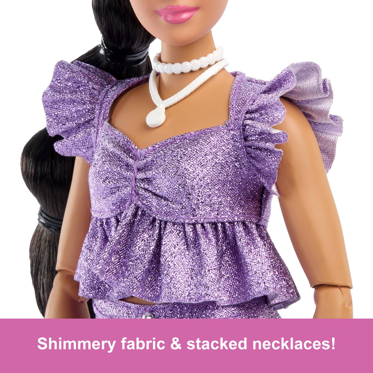 Shimmery fabric & stacked necklaces!