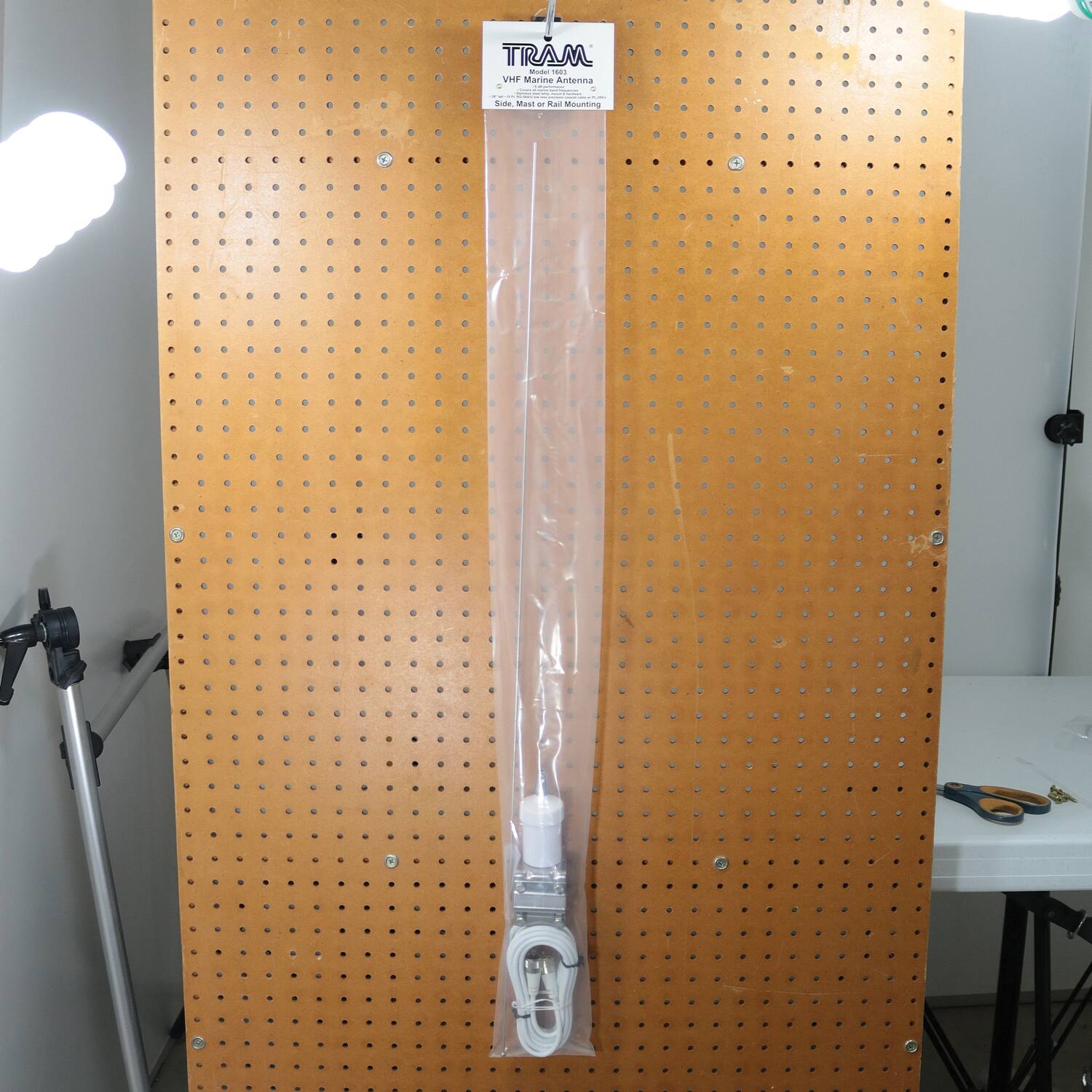 TRAM  
VHF Marine Antenna  
Side, Mast or Rail Mounting