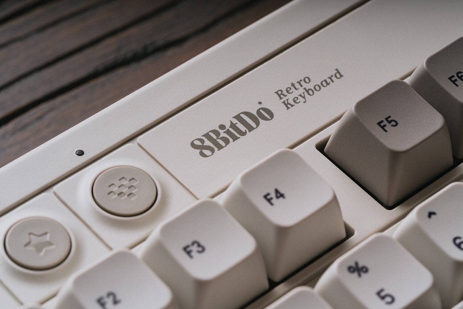 The text on the image reads "Retro Keyboard 8BitDo F5 F4 F3 F2 < 6".