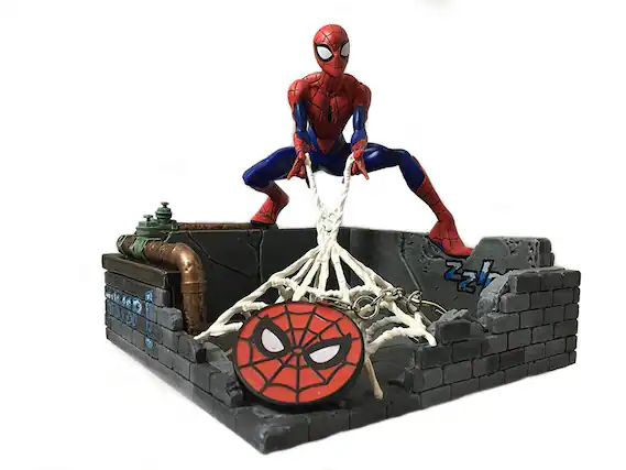 Front. Marvel - Marvel Spider-Man Finders Keypers Statue | Official Spider-Man Key Holder Figure - Red/Black.