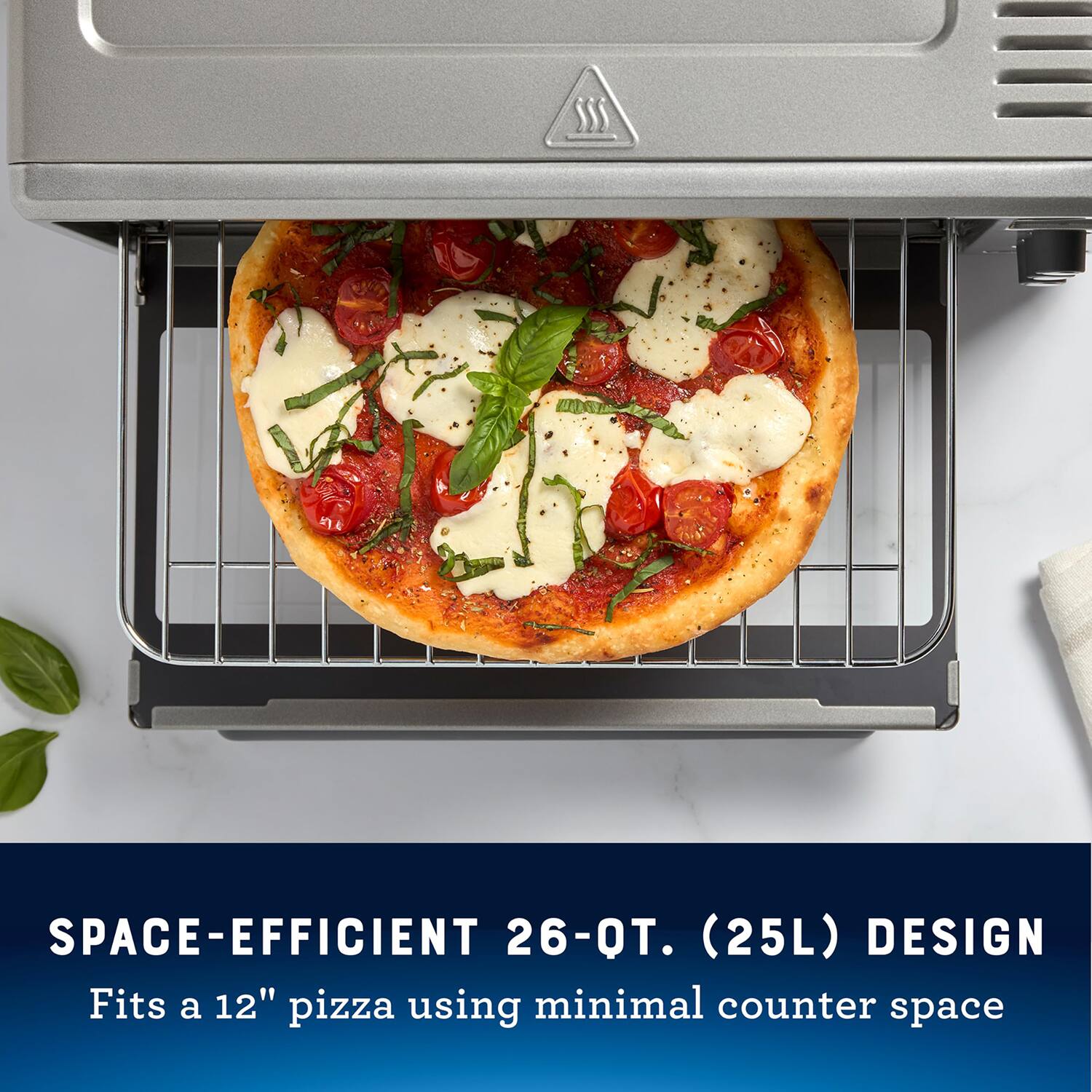 SPACE-EFFICIENT 26-OT. (25L) DESIGN  
Fits a 12" pizza using minimal counter space