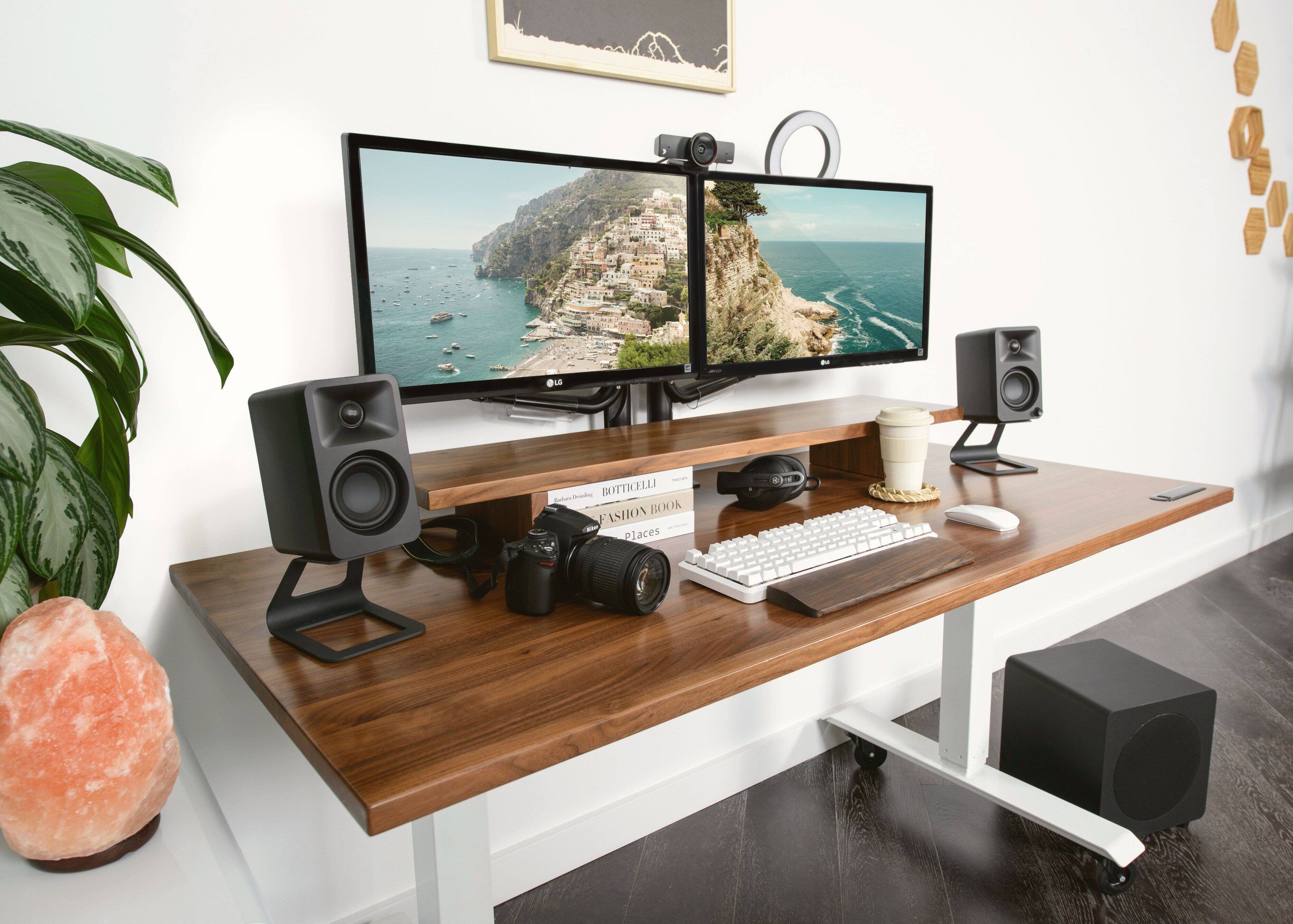 The text on the image is "BOTTICELLI FASHION BOOK Places".