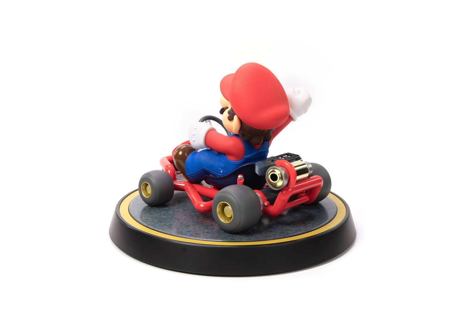 Angle. Dark Horse Comics - Mario Kart Standard Edition PVC Statue - Red.