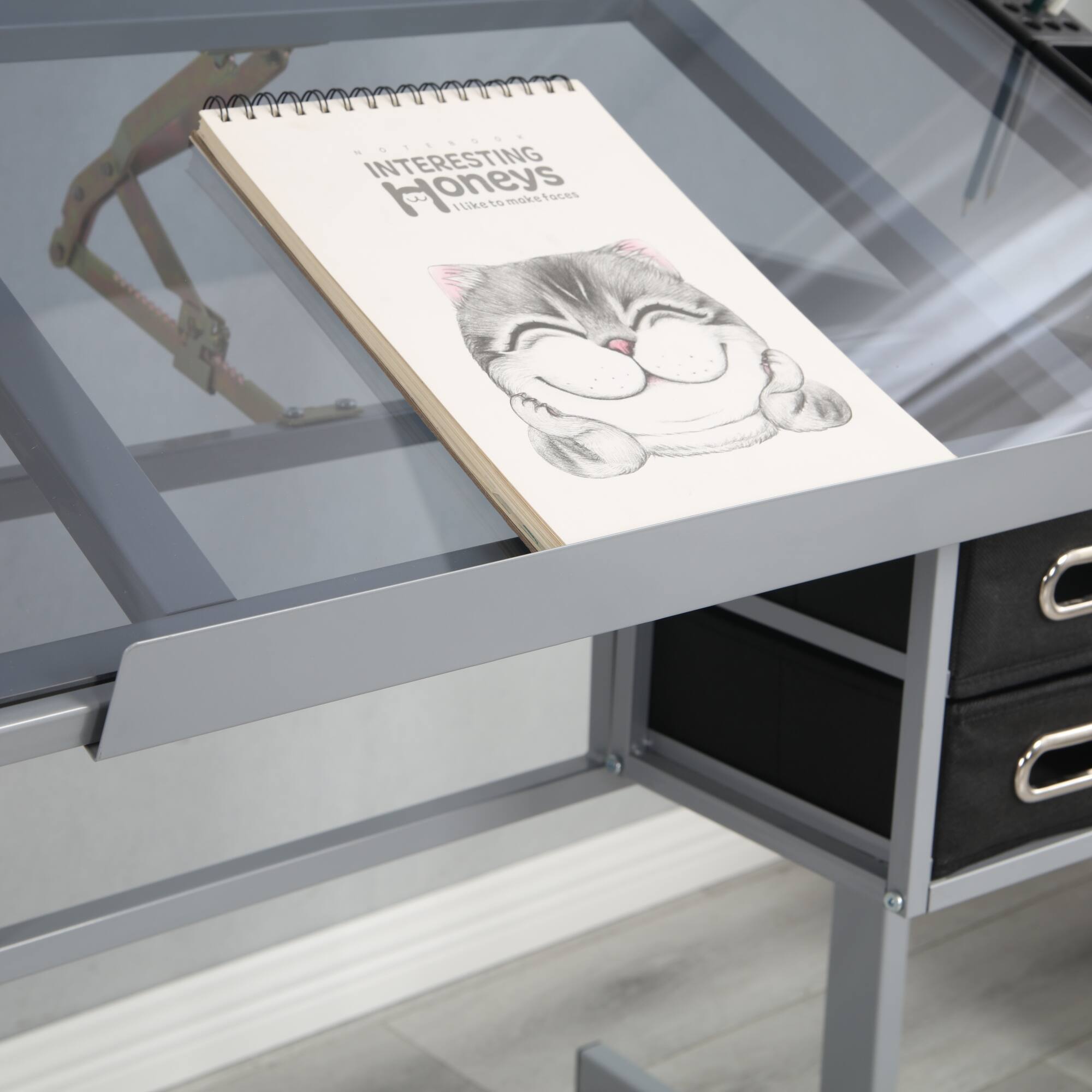 INTERESTING Honeys  
I like to make faces