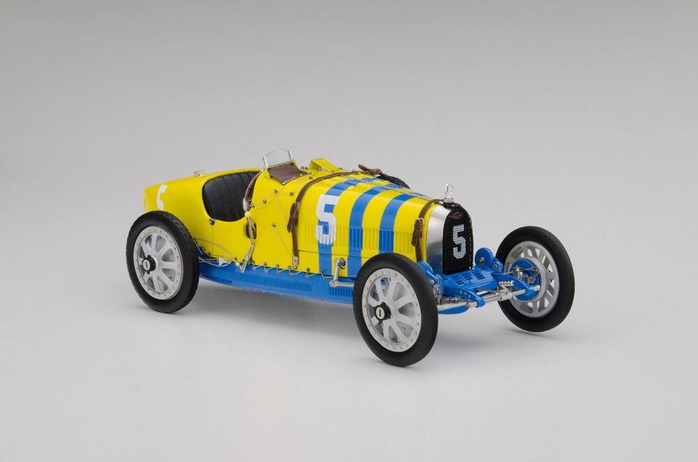 Front. CMC - Bugatti T35 #5 National Colour Project Grand Prix Sweden Ltd Ed to 500 pieces Worldwide 1/18 Diecast Model Car by CMC.