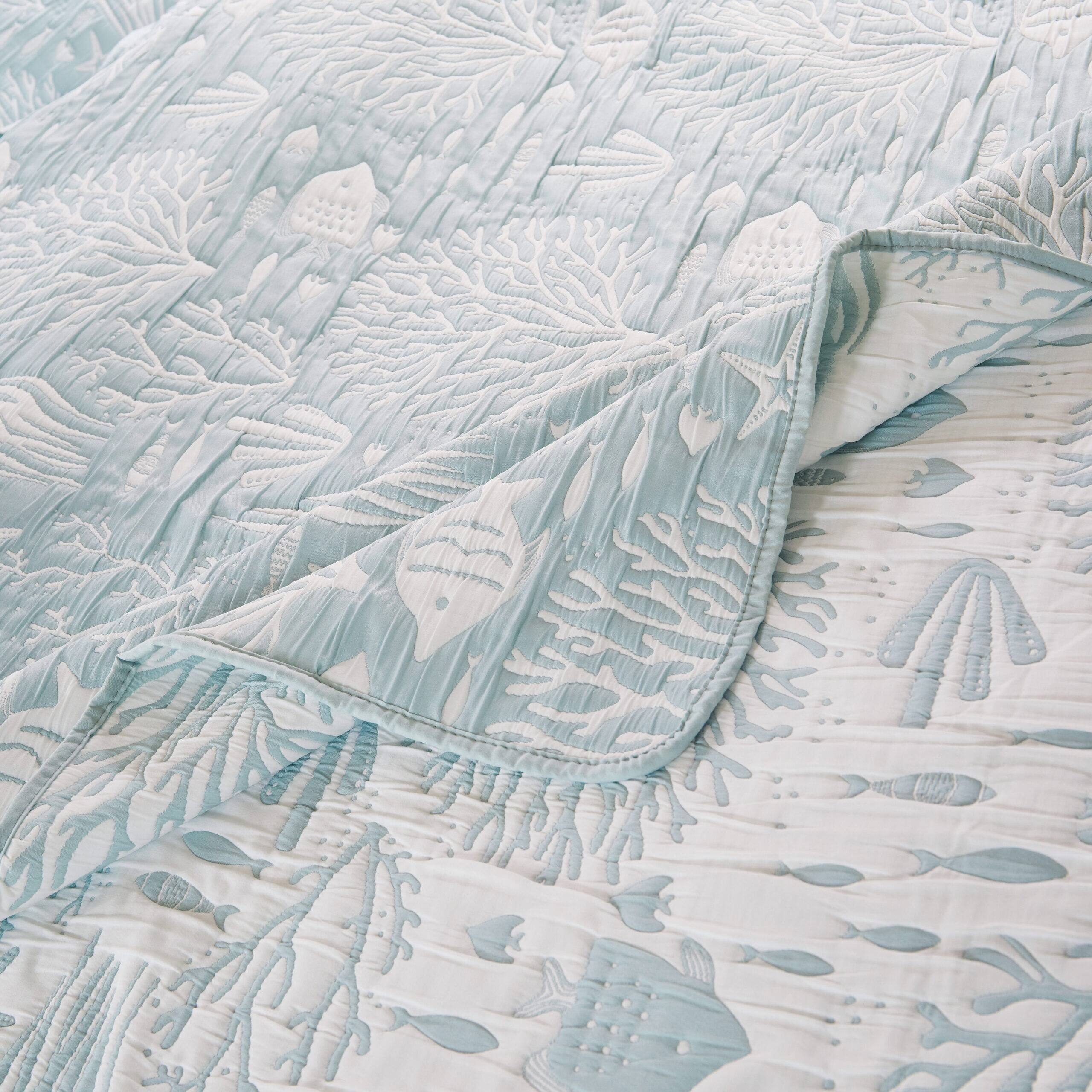 Left. BreeBe - Marina Coverlet Set 3-Piece Full/Queen - Seafoam.
