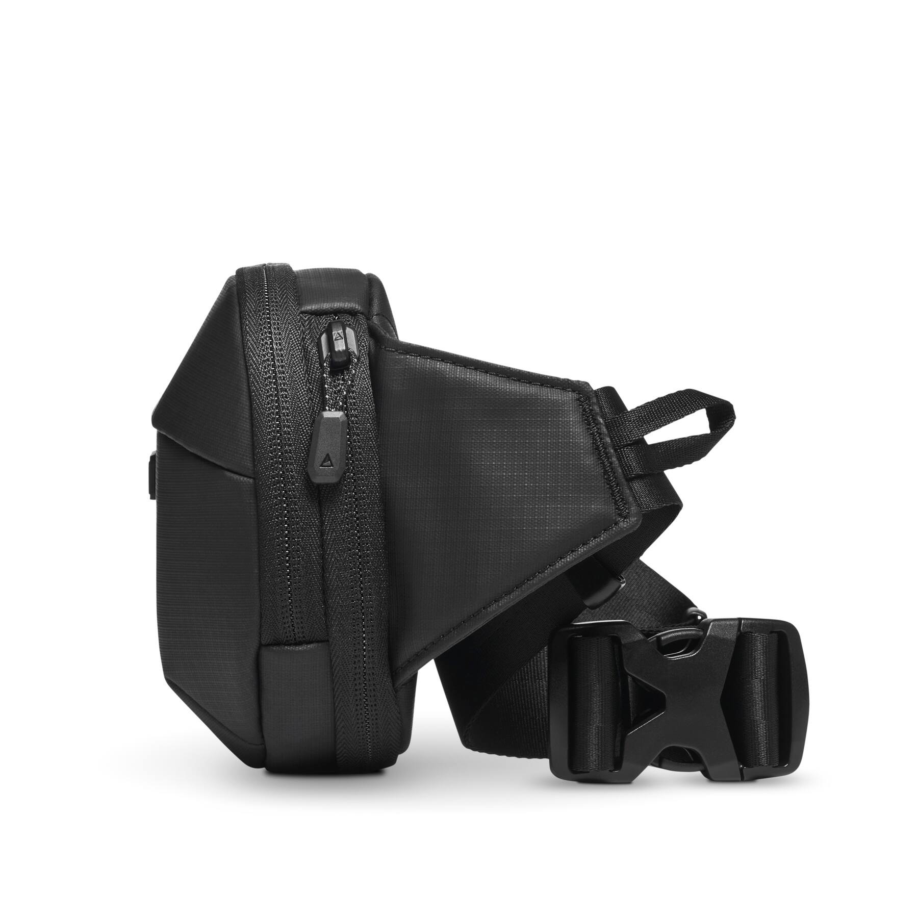 Left. Nomatic - Navigator RS Sling 1L - Black.