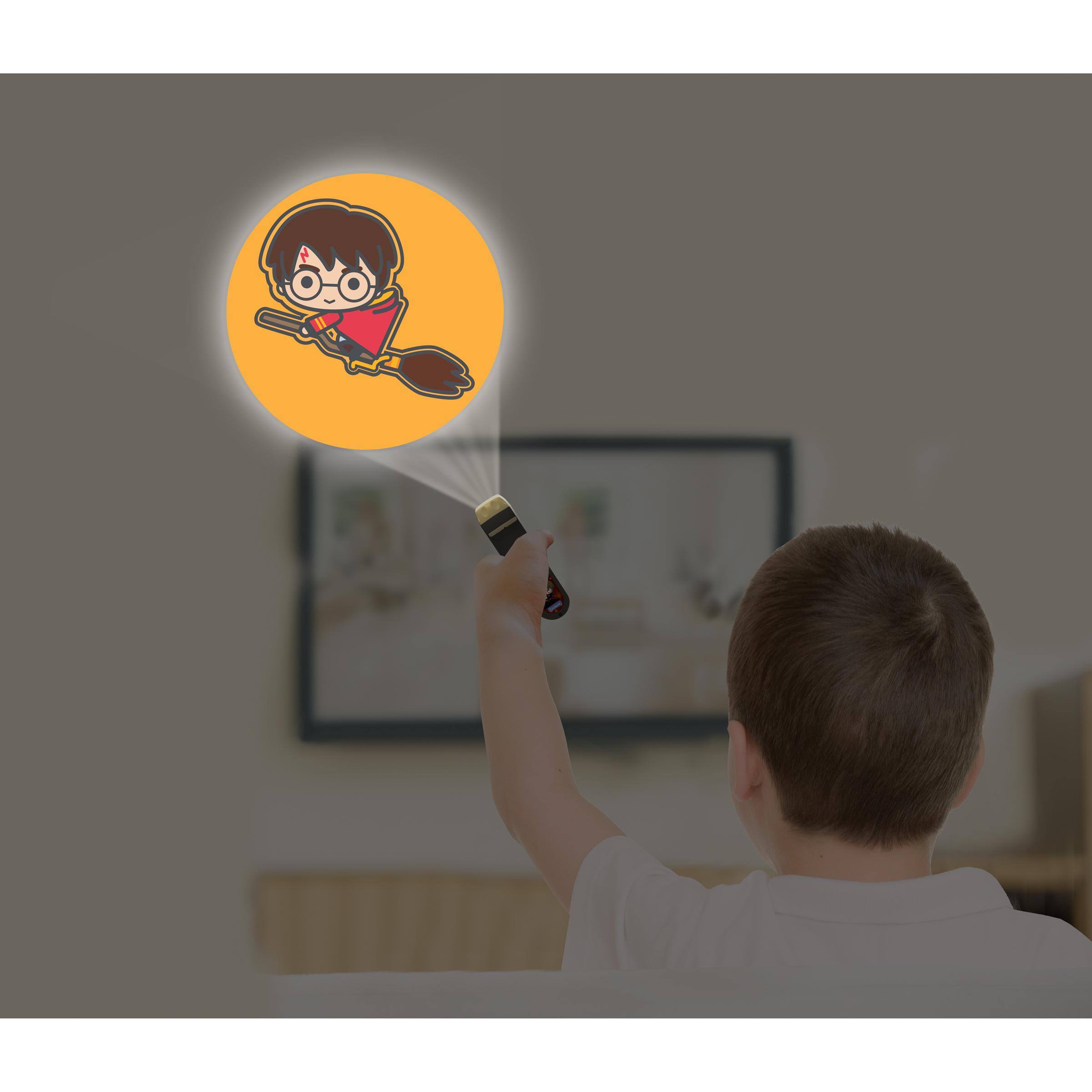 Alt View 4. Lexibook - Harry Potter Stories projector, Torch light and projector with 3 discs, 24 images, create your own stories.