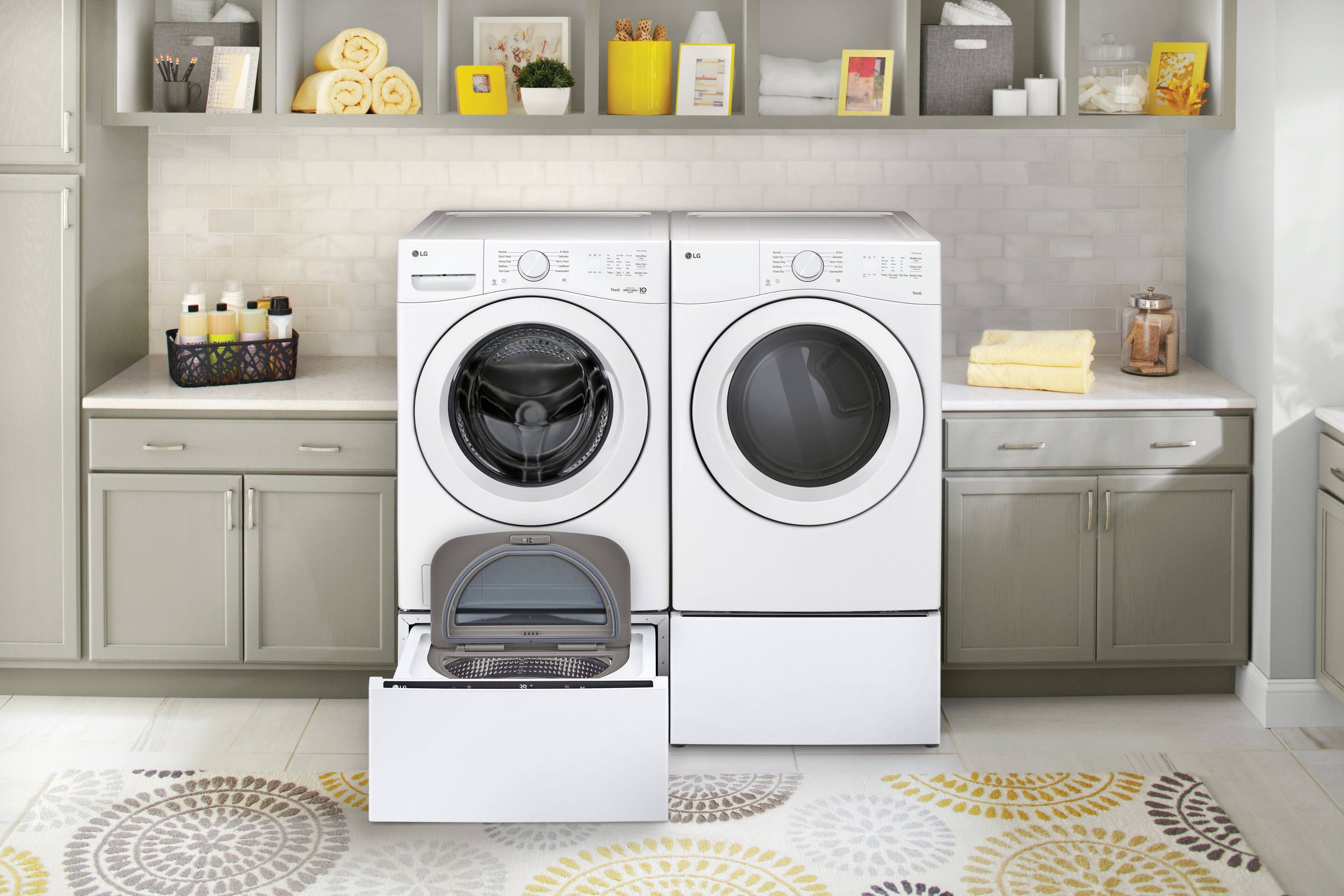 Alt View 15. LG - 7.4 Cu. Ft. Ultra Large Stackable Smart Gas Dryer with AI Sensor Dry and LoDecibel Quiet Operation - White.