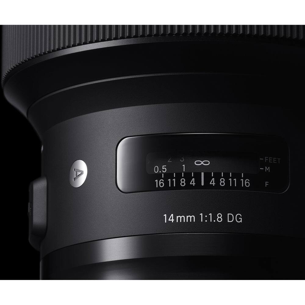 0.5 1 ∞  
16 11 8 4 | 4 8 11 16  
FEET - M  
F  
14 mm 1:1.8 DG