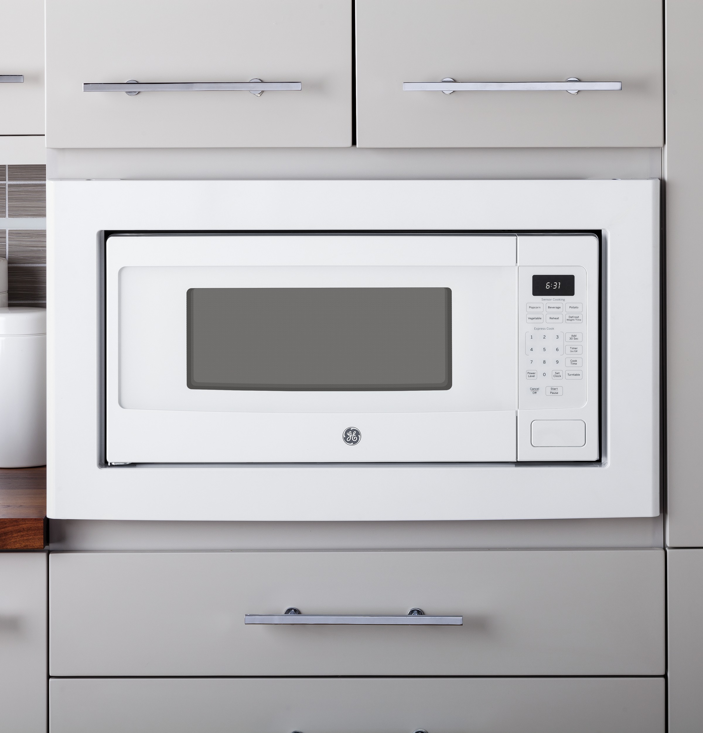 Ge Profile Series 1 1 Cu Ft Mid Size Microwave White On White
