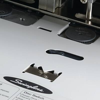 Sure, here is the corrected and grouped text:

**Swingline**

**Disc Switch**

- Rotate Disc Switch
- Slide I discs

**Expose**

- 9 screw