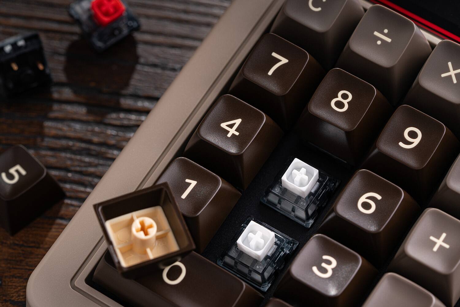 Alt View 19. 8BitDo - Retro Mechanical Keypad - C64 Edition.