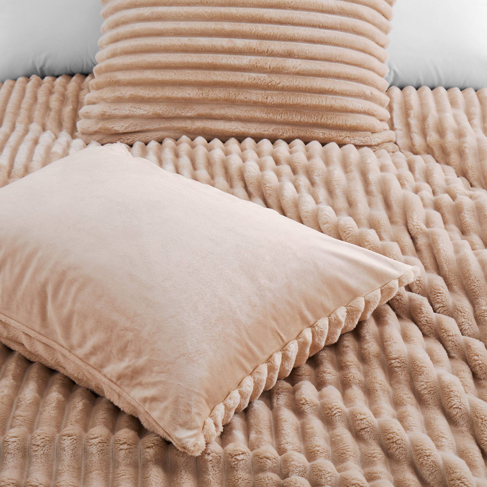 Back. Peace Nest - Peace Nest Flannel Fleece Plush Fuzzy Comforter Set Fluffy Bedding Set with 2 Pillowcases - Camel.