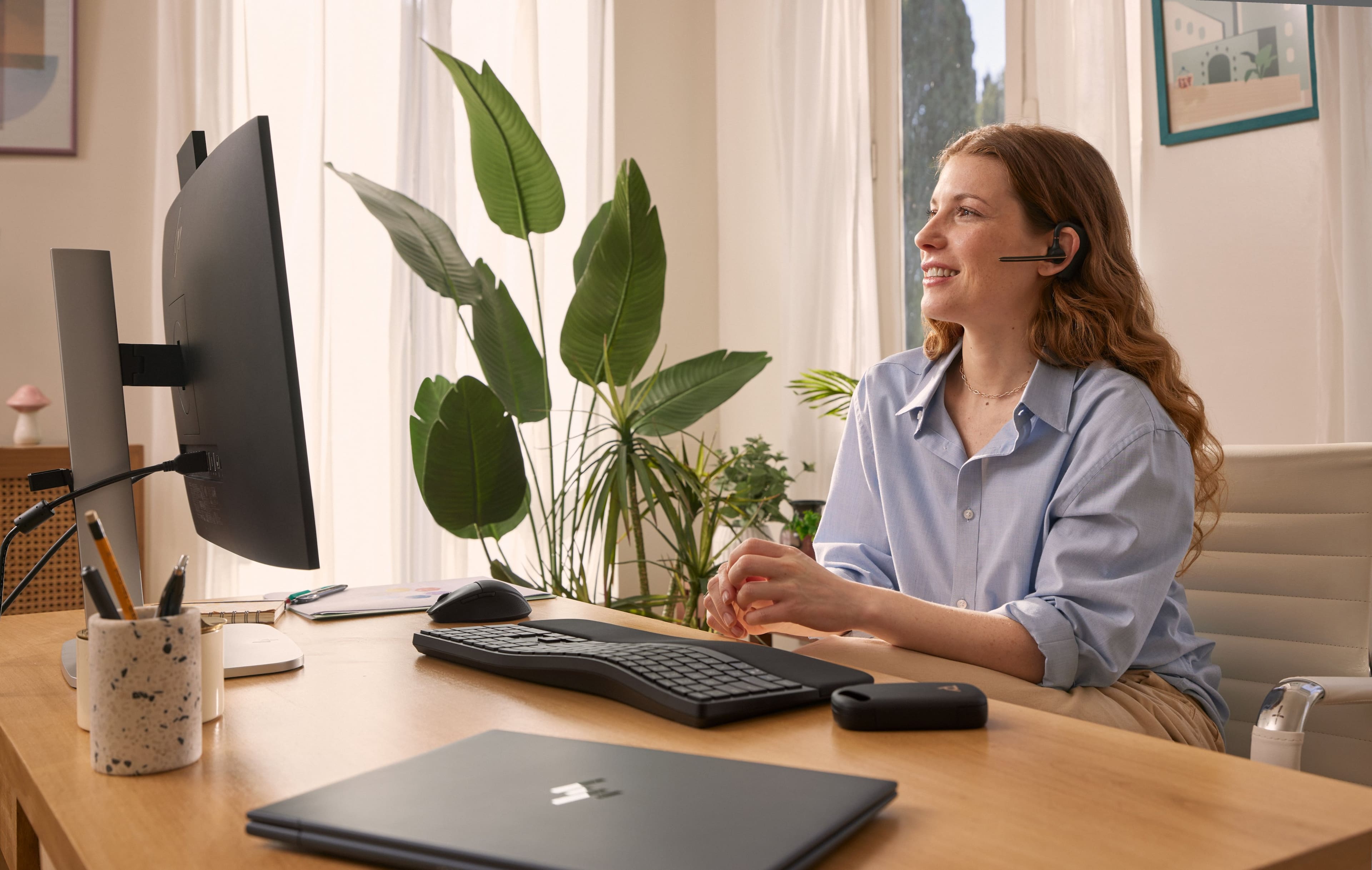 Alt View 3. HP - Poly Voyager Legend 50 Wireless Noise Cancelling In-Ear Headset - Black.