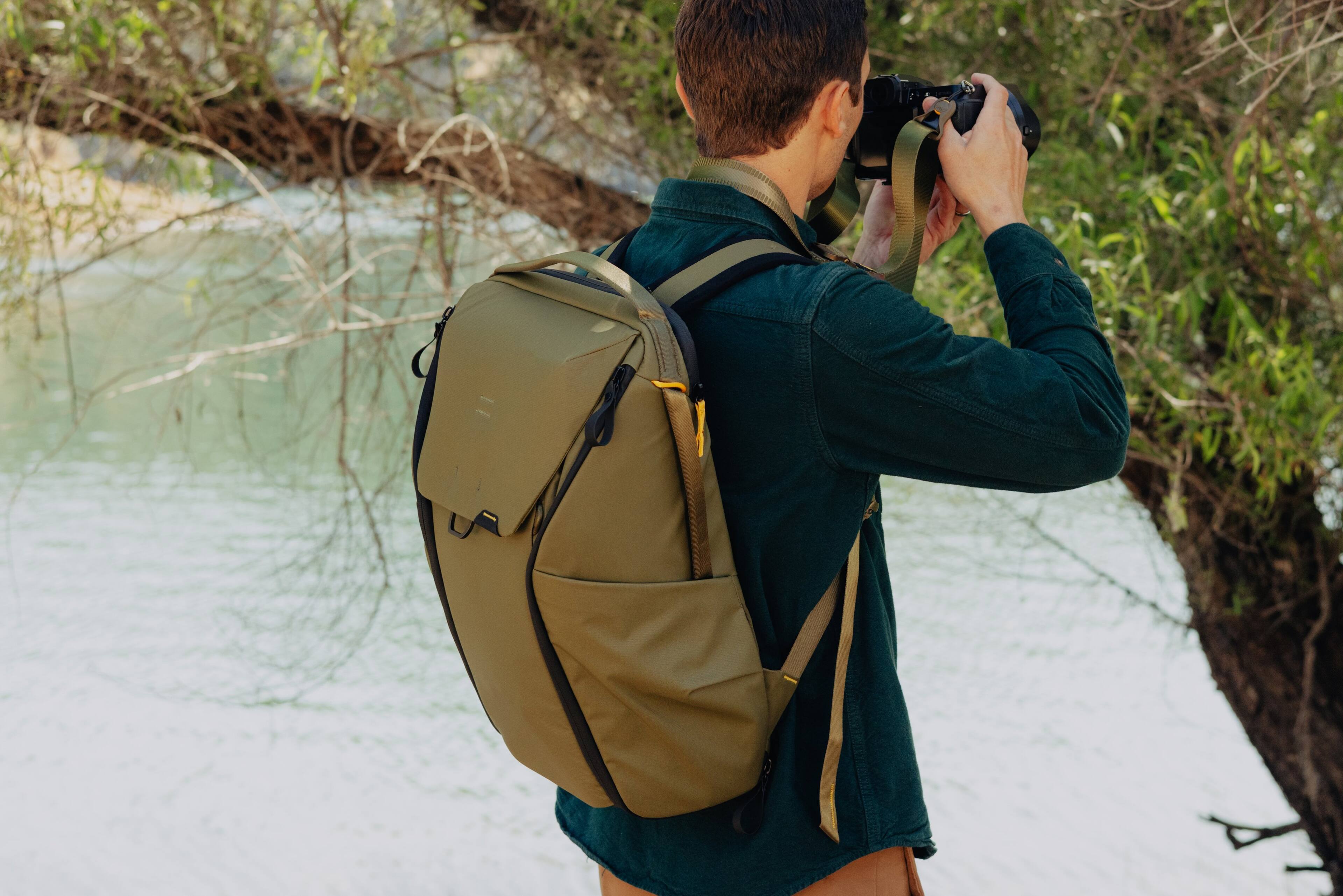 Left. Peak Design - Everyday Backpack V2 30L - Kelp.