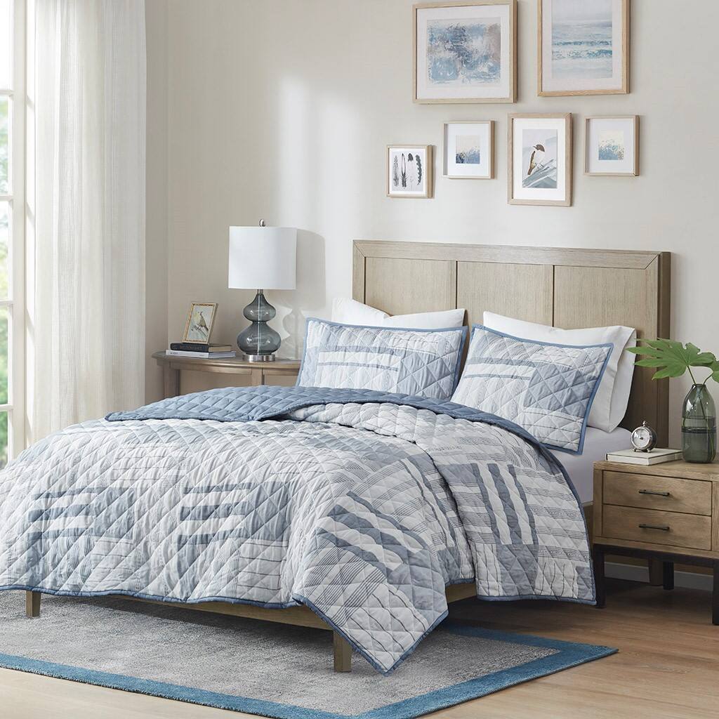 Alt View 3. Gracie Mills - Gracie Mills Fletcher 3 Piece Jacquard Patchwork Quilt Set - Blue.