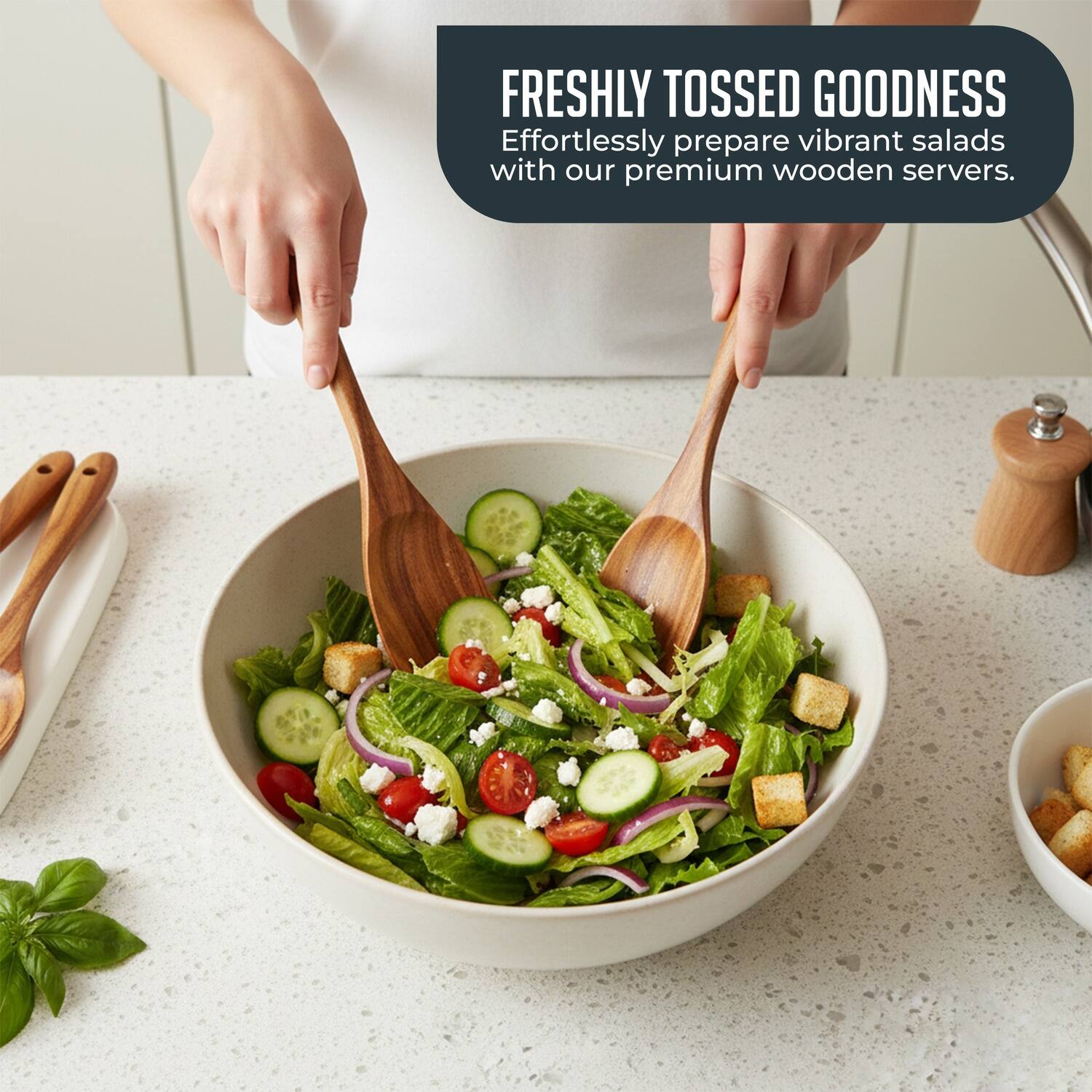 FRESHLY TOSSED GOODNESS  
Effortlessly prepare vibrant salads with our premium wooden servers.